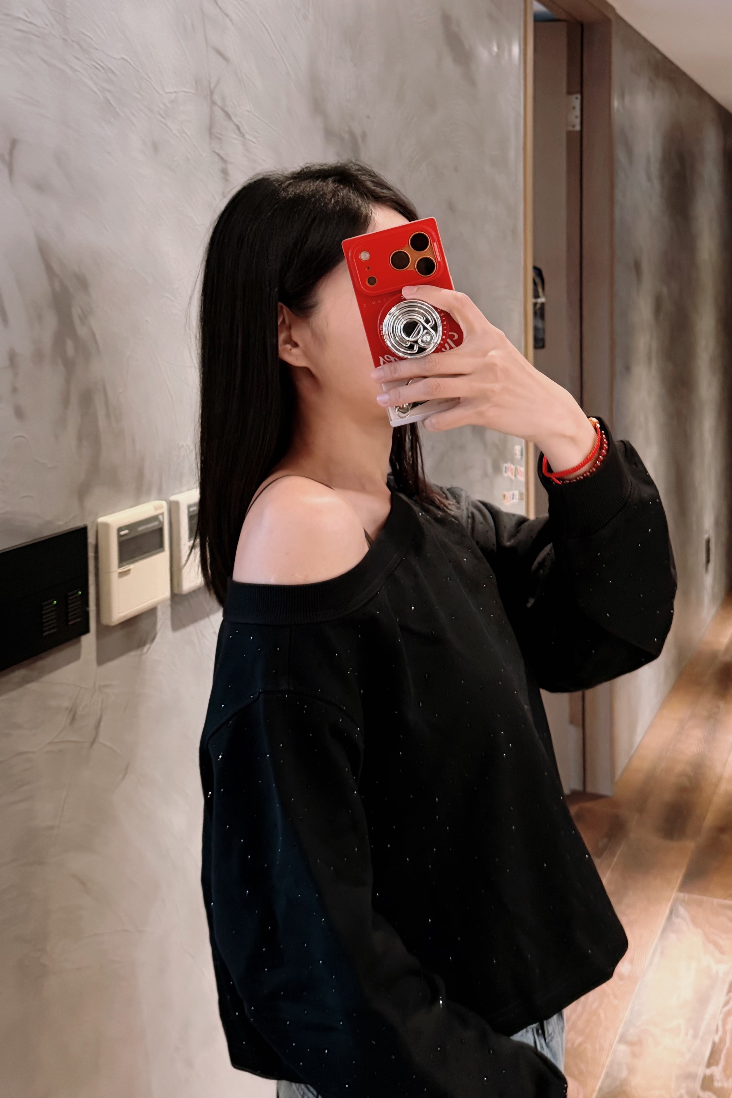 H studio 黑鑽露肩衛衣