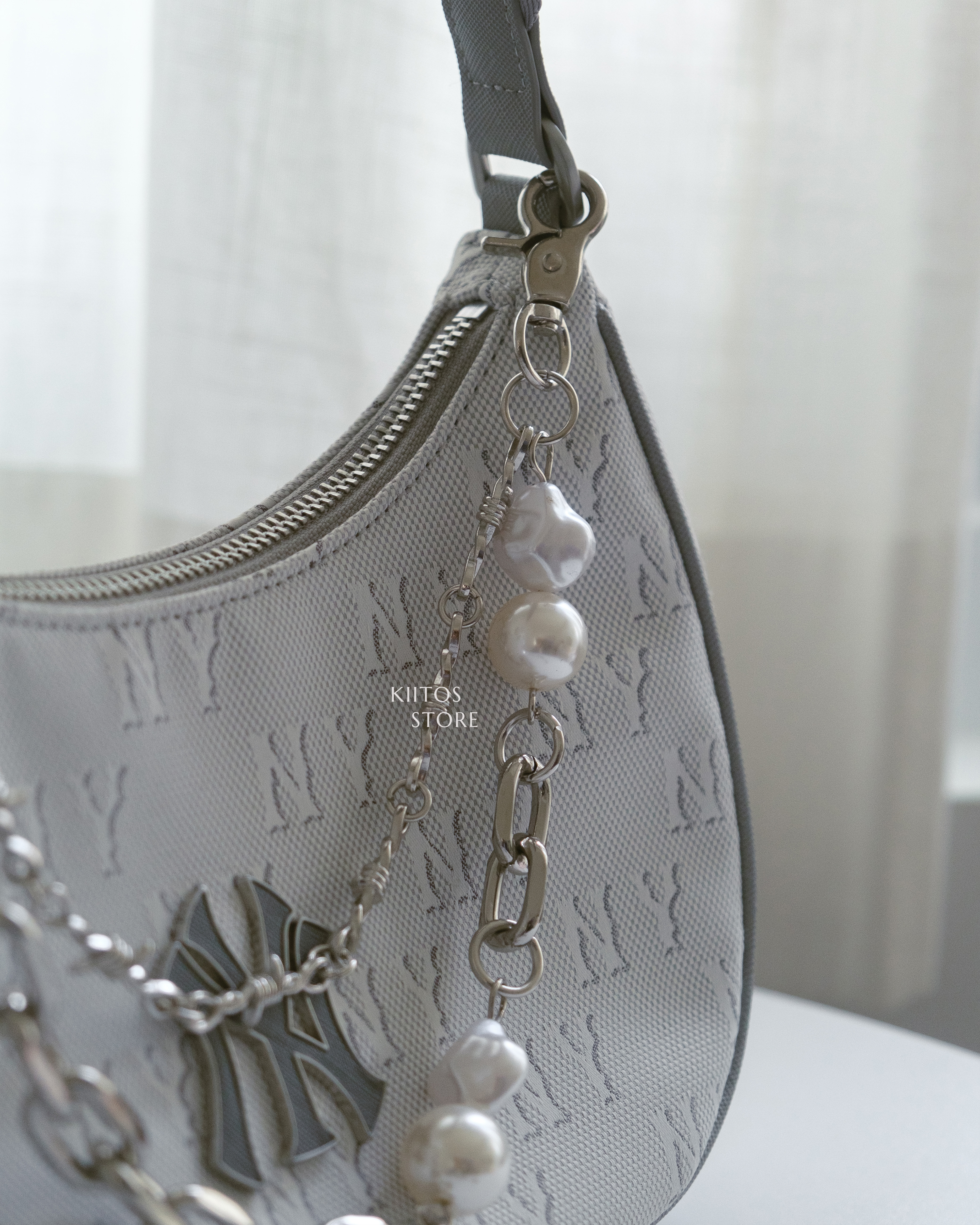 【預購】MLB 印花 拉鍊 銀灰色 腋下包 3ABQS014N-50CGL