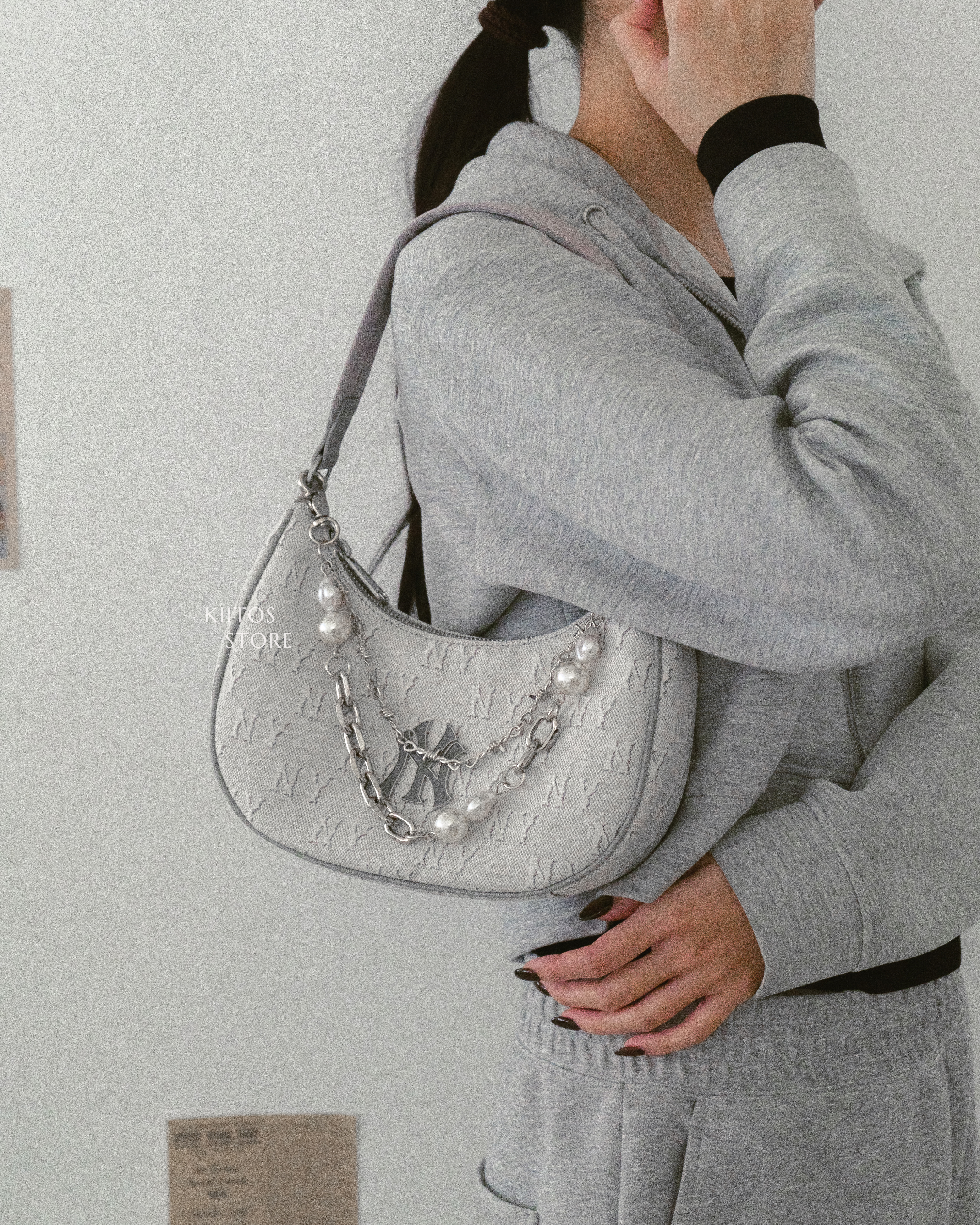 【預購】MLB 印花 拉鍊 銀灰色 腋下包 3ABQS014N-50CGL