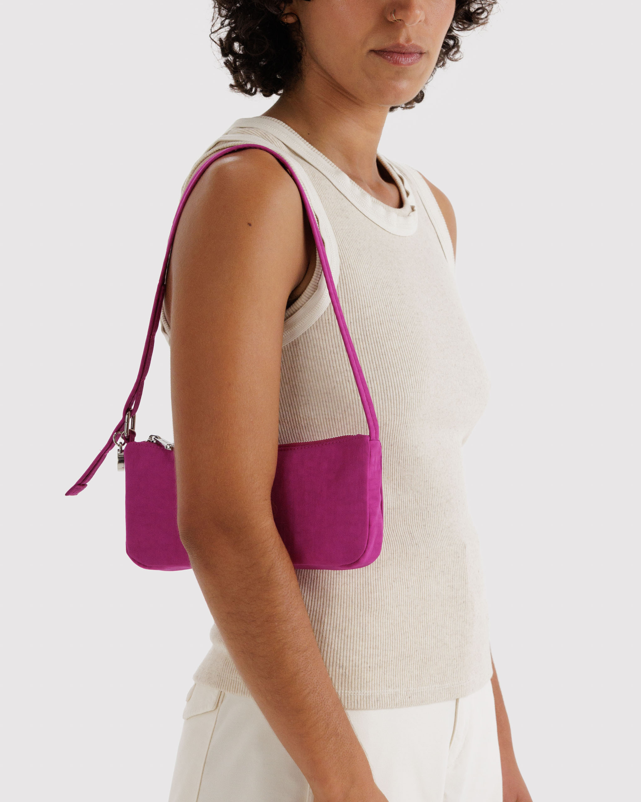 Nylon Pochette - Deep Fuchsia｜BAGGU