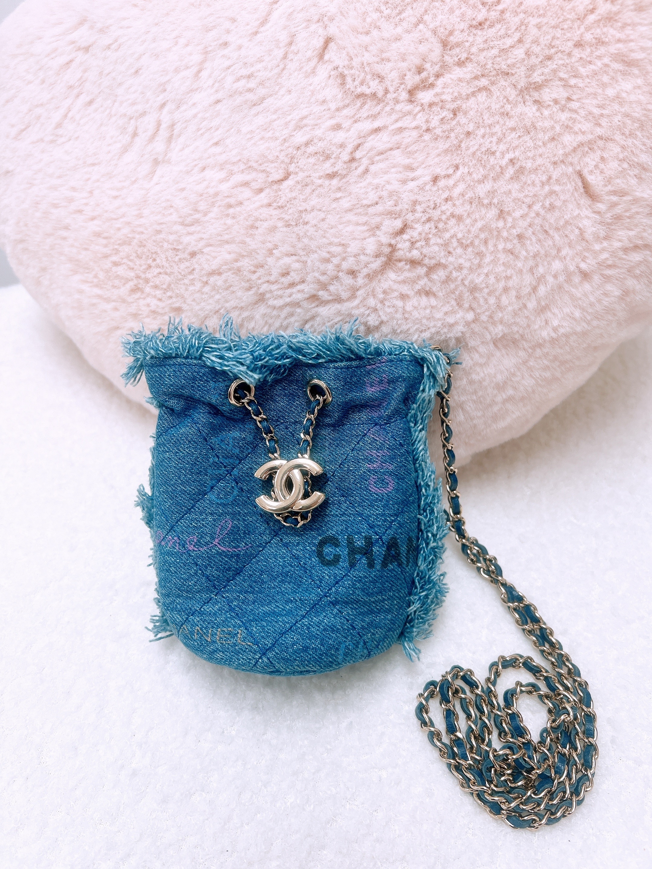 Chanel 22p denim mini bucket
