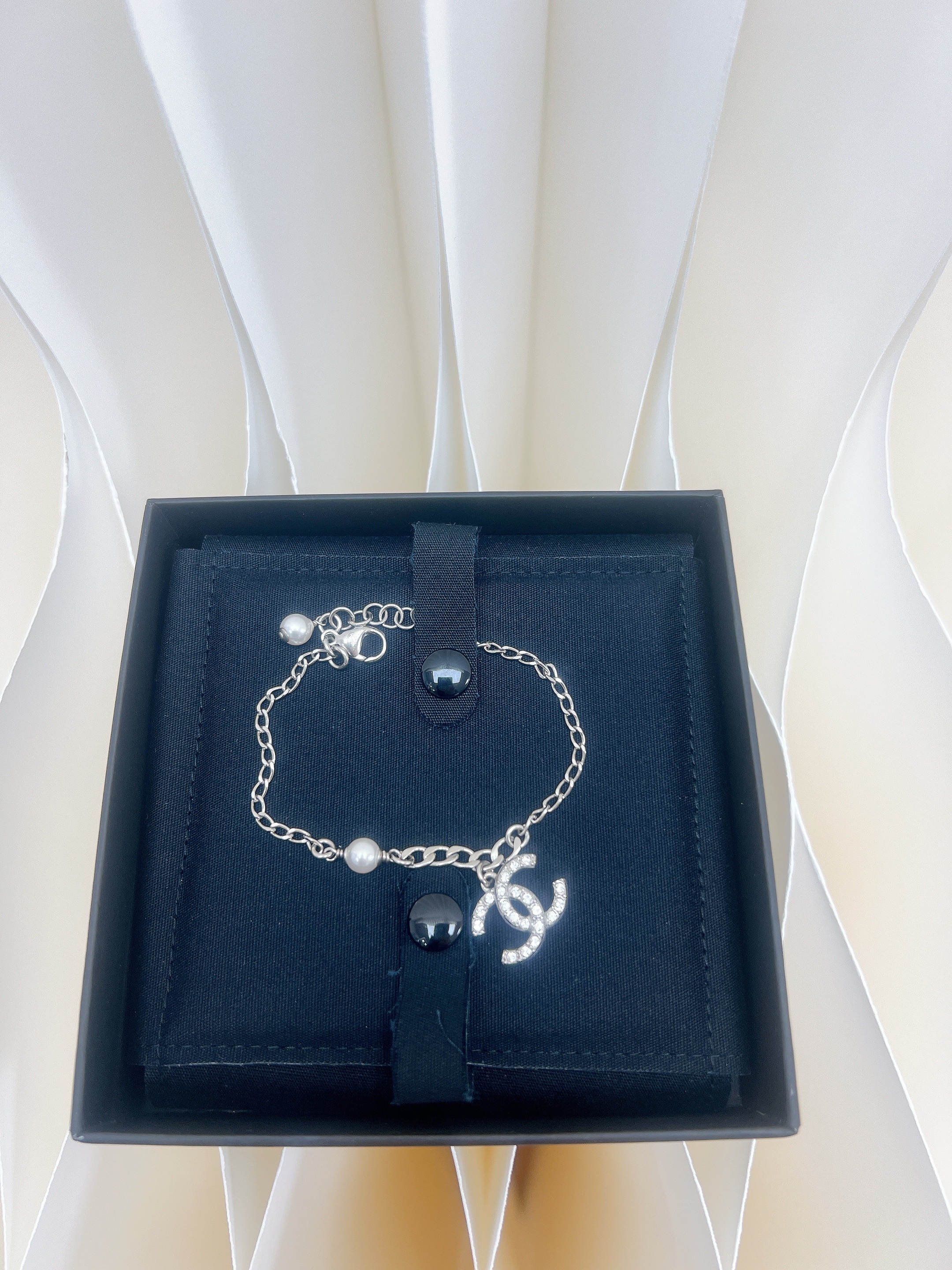 Chanel 21a cc bracelet silver