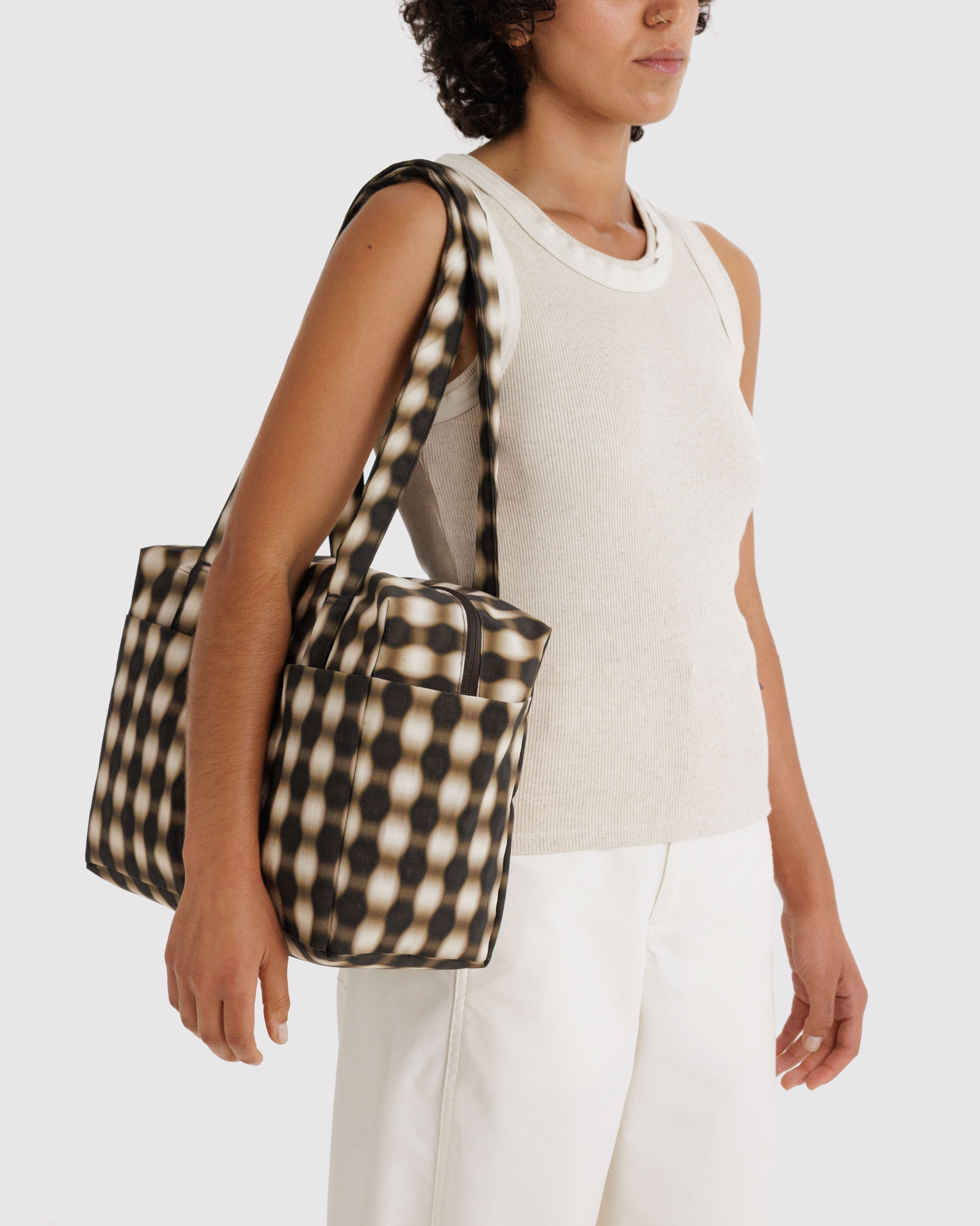 Everyday Cloud Bag - Blurred Gingham Brown｜BAGGU