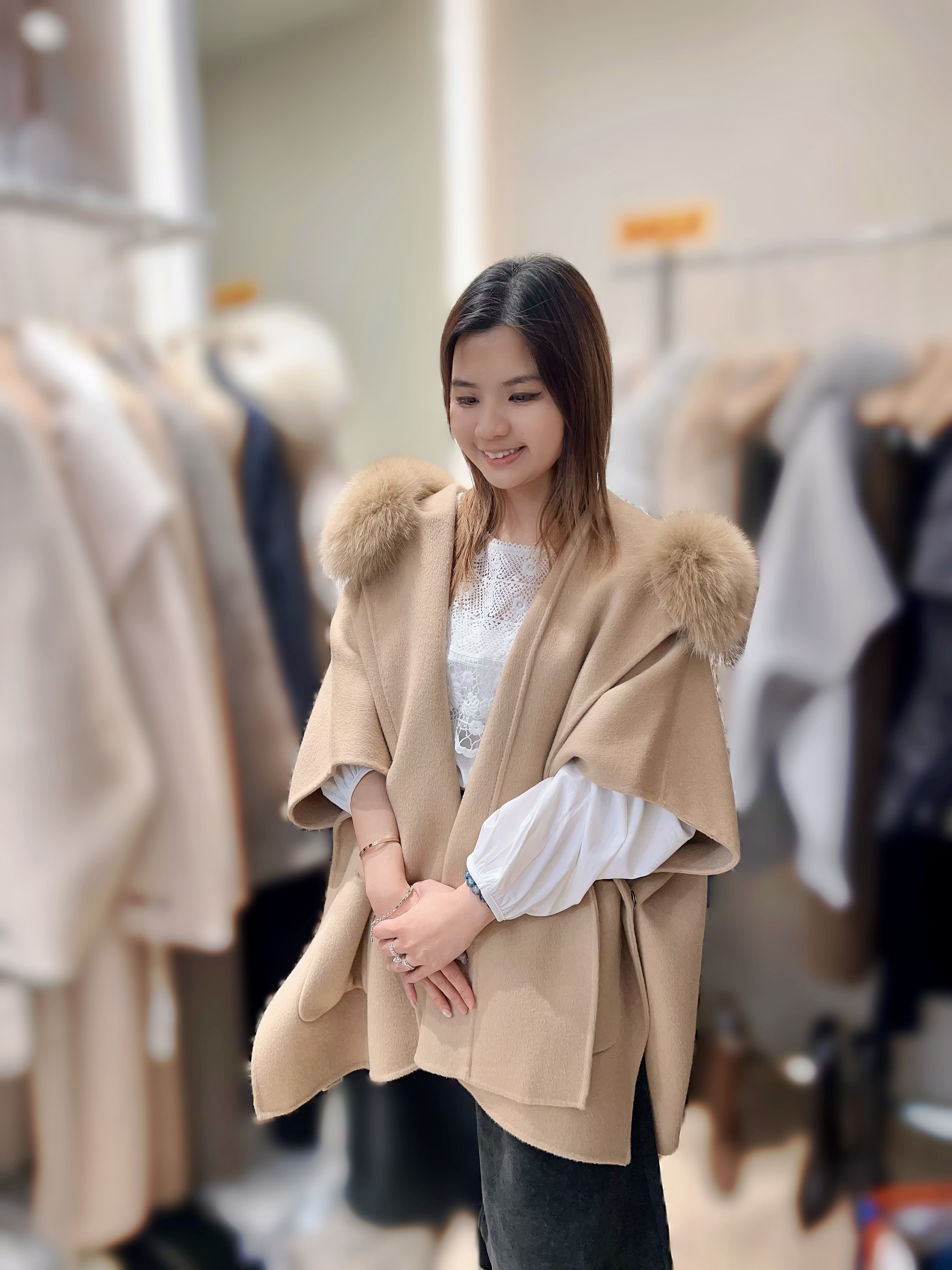 AC09   羊毛100%  開胸 長28.5  $1999 (一口價)  HAND MADE  可拆毛毛