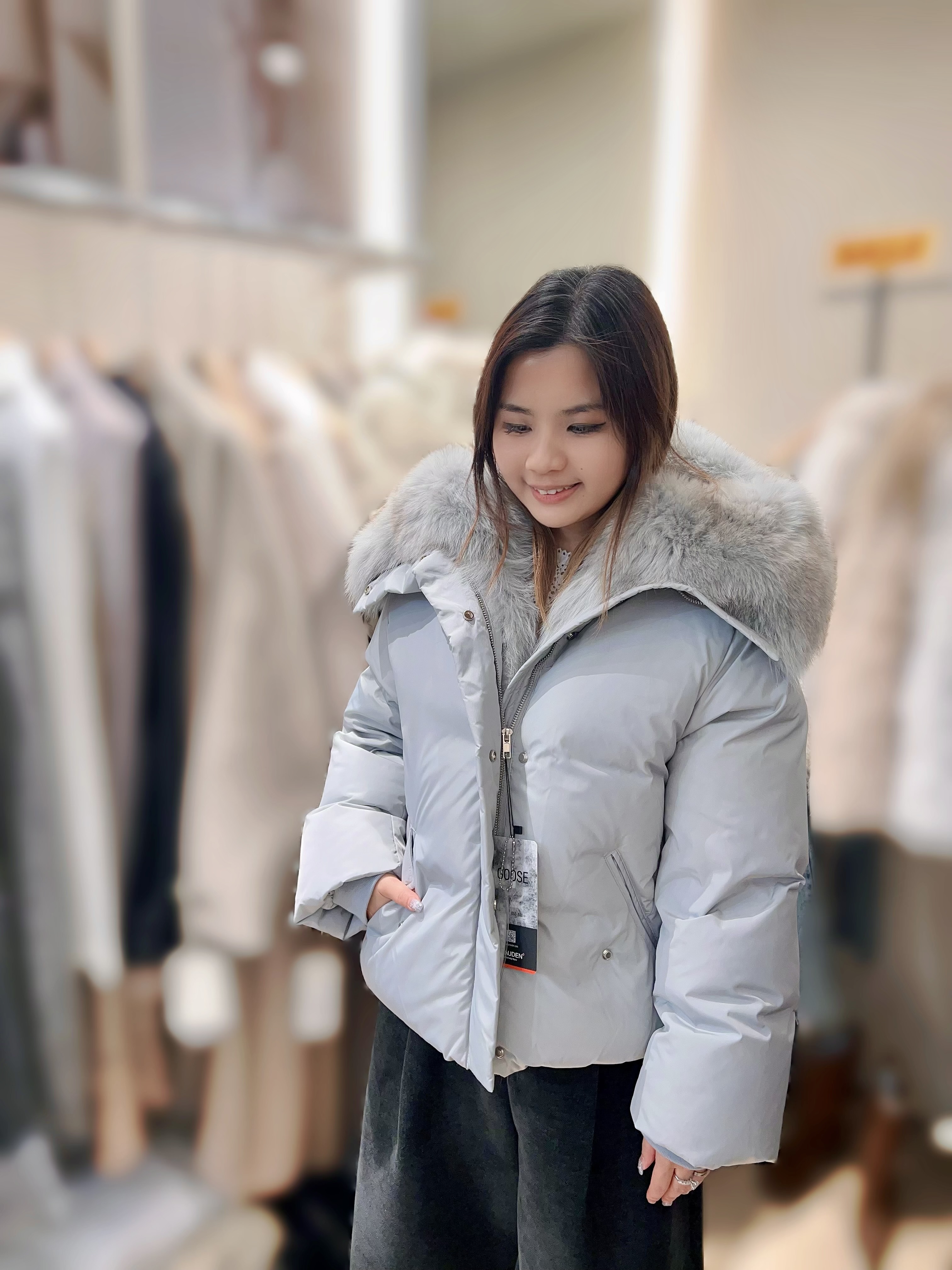 AC01  鵝絨 100%  領 狐狸毛 胸 43 長 21 .5 $1999 (一口價)