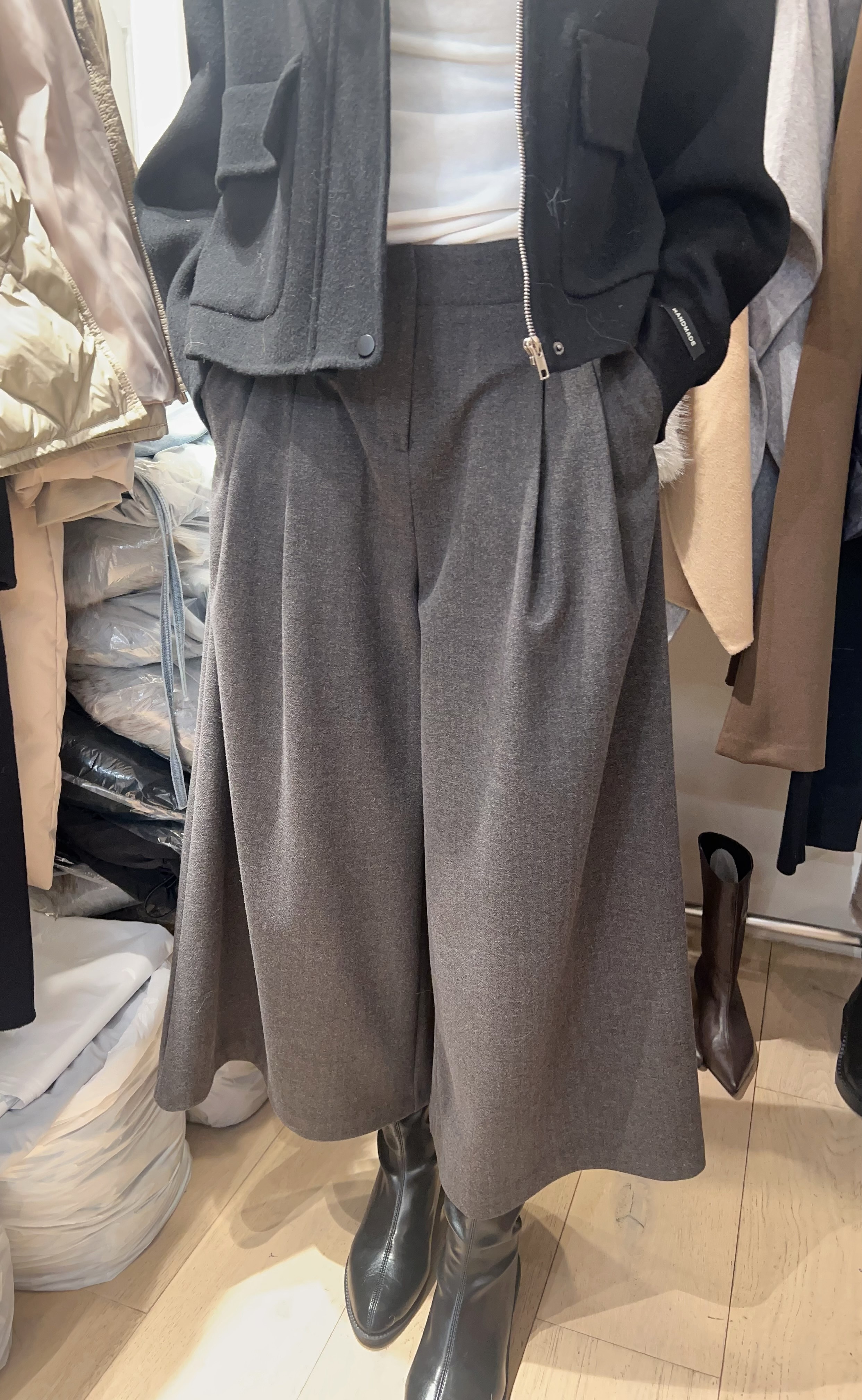 AC02  羊毛20%   S腰 26  HIP 48  長35  /M腰27  HIP 49   長35,5  $399 (一口價)