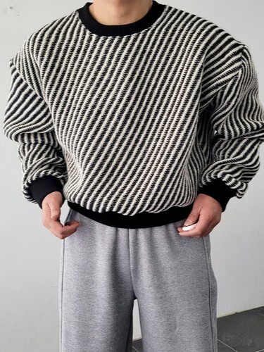 短款斜條紋針織衫