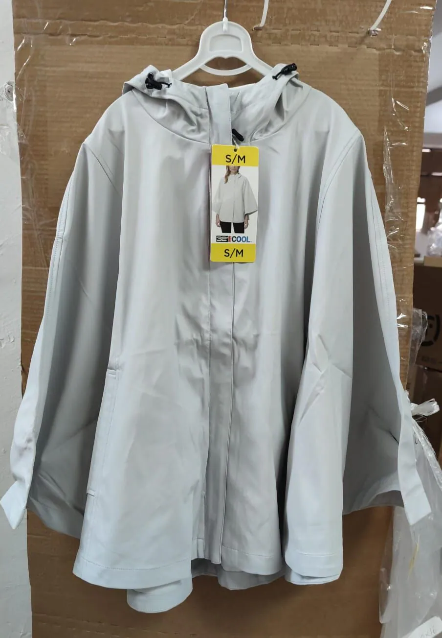 4G305 32degrees 有帽防水斗篷 Size S/M