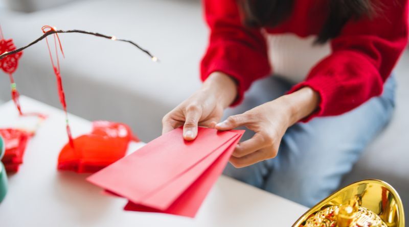 新年香氛指南,以檀香香氛穩定情緒與能量,幫助在新年累積財運與生活節奏