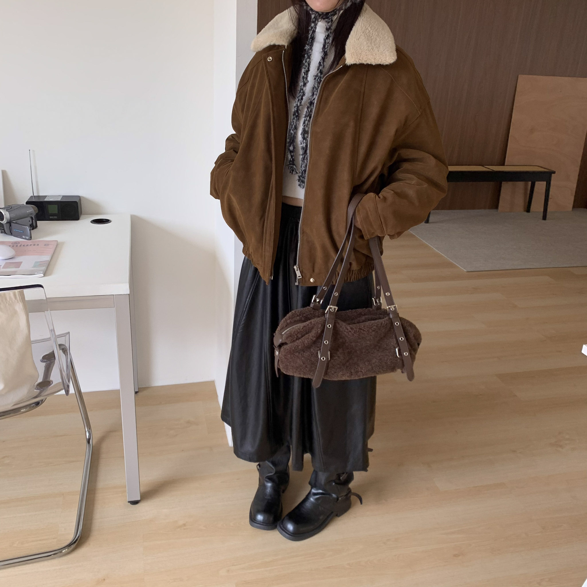 ISA_brownie girl 毛領拼接霧面皮革鋪棉外套_51213