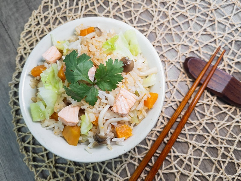 日式三文魚番薯菜飯飯菜肉一鍋熟特寫