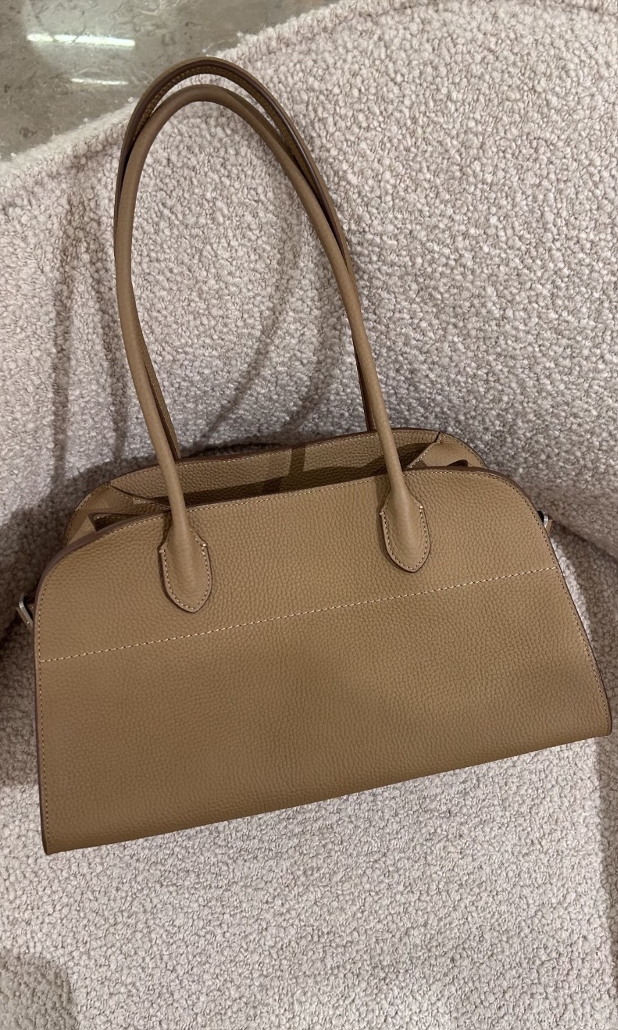 【2色入】The Row Margaux Shoulder 12 Bag in Leather