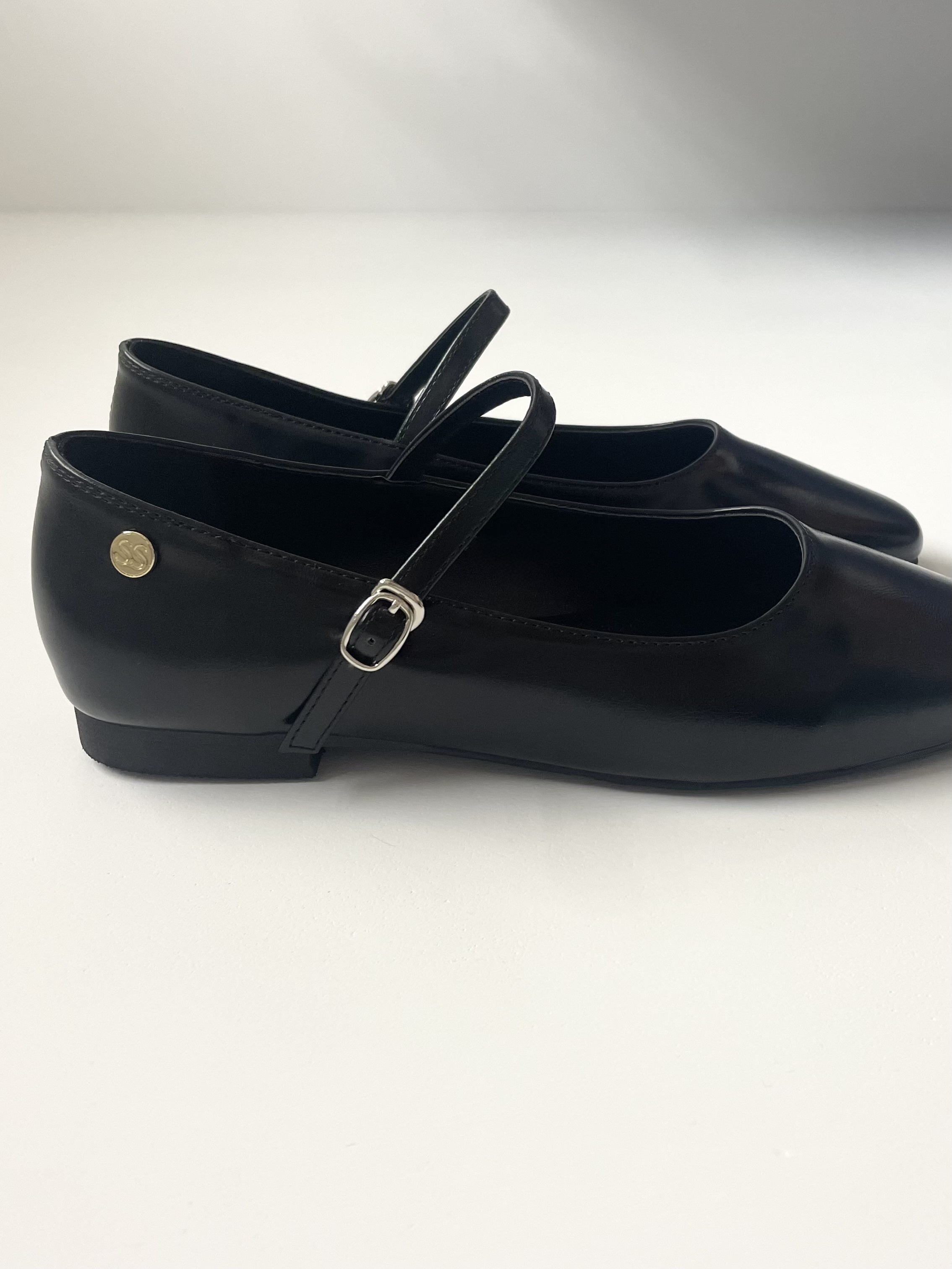 #228N73 一眼看出質感的小金圓牌Mary Jane shoes