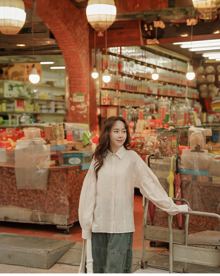 Crinkled puff sleeves, slightly sheer, wide-cut shirt, available in three colors.【01025735】in stock+pre-order