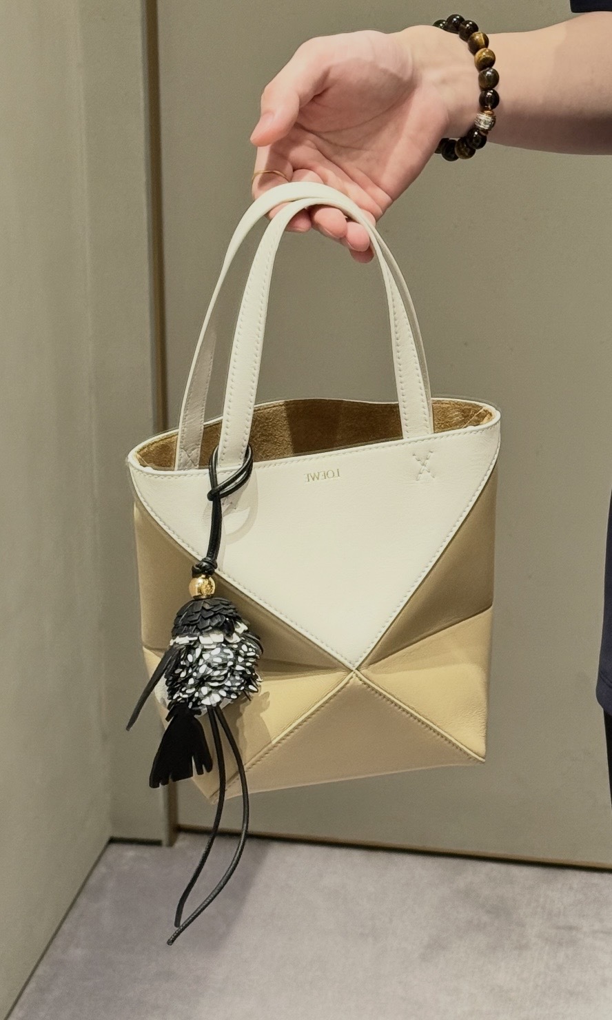 LOEWE fold mini 奶茶拼白色