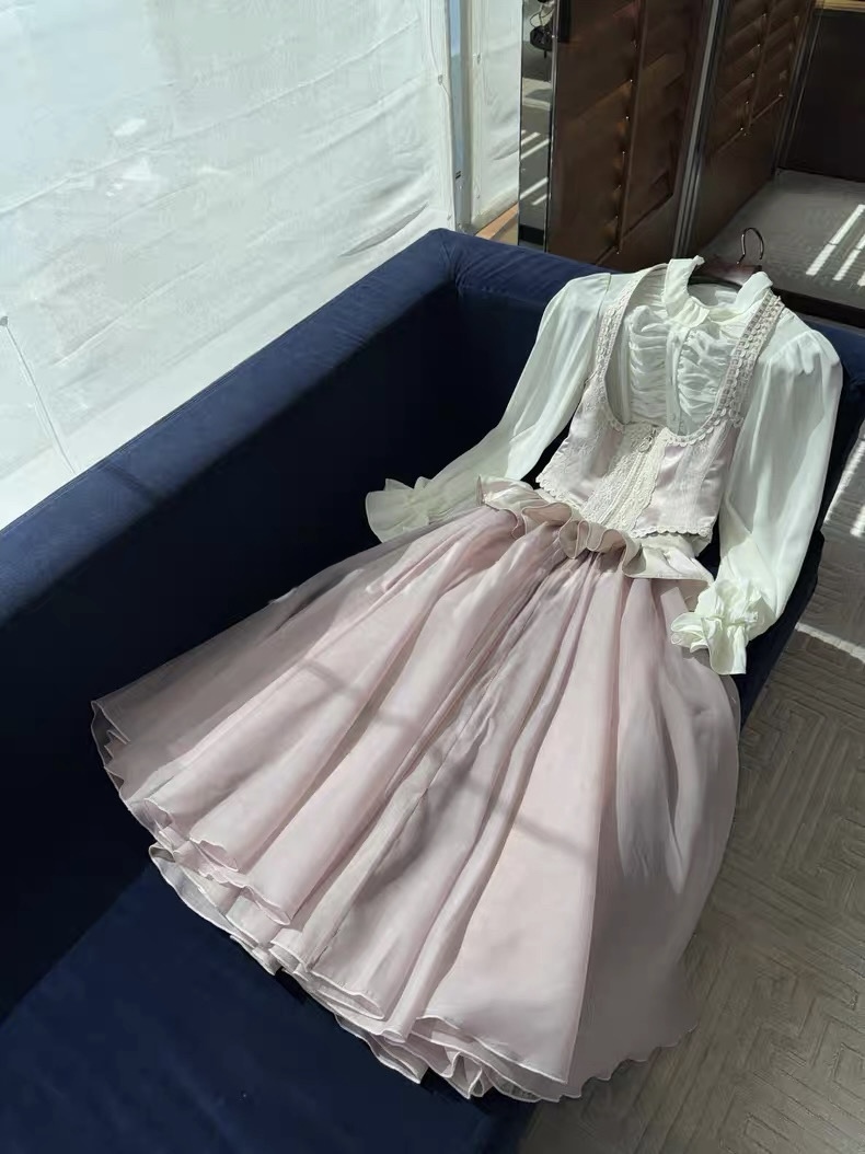 設計師家小立領中間抓皺襯衫+雙層緞面拼接蕾絲馬甲