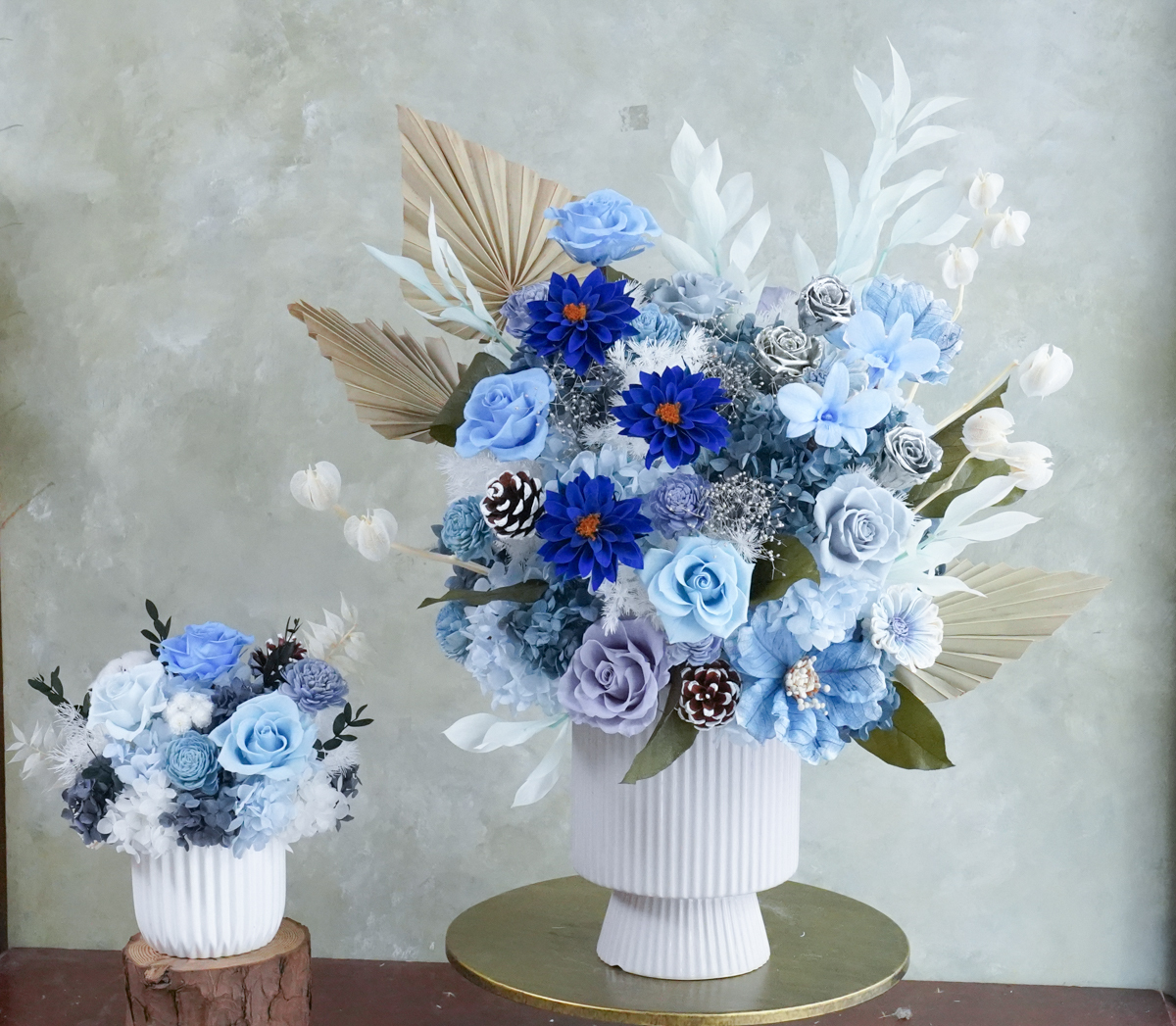 藍色永生花開幕盆花,升遷盆花推薦,台北代客送花服務,長官升遷送花推薦,藍色永生花特寫比一比大小