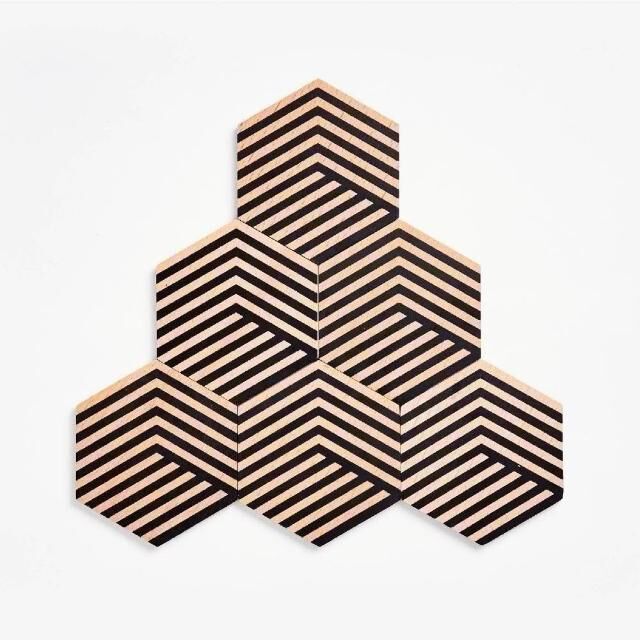 Bower Studio-牆面磁磚杯墊，六個杯墊可以巧妙地拼成一個磁磚隔熱墊。