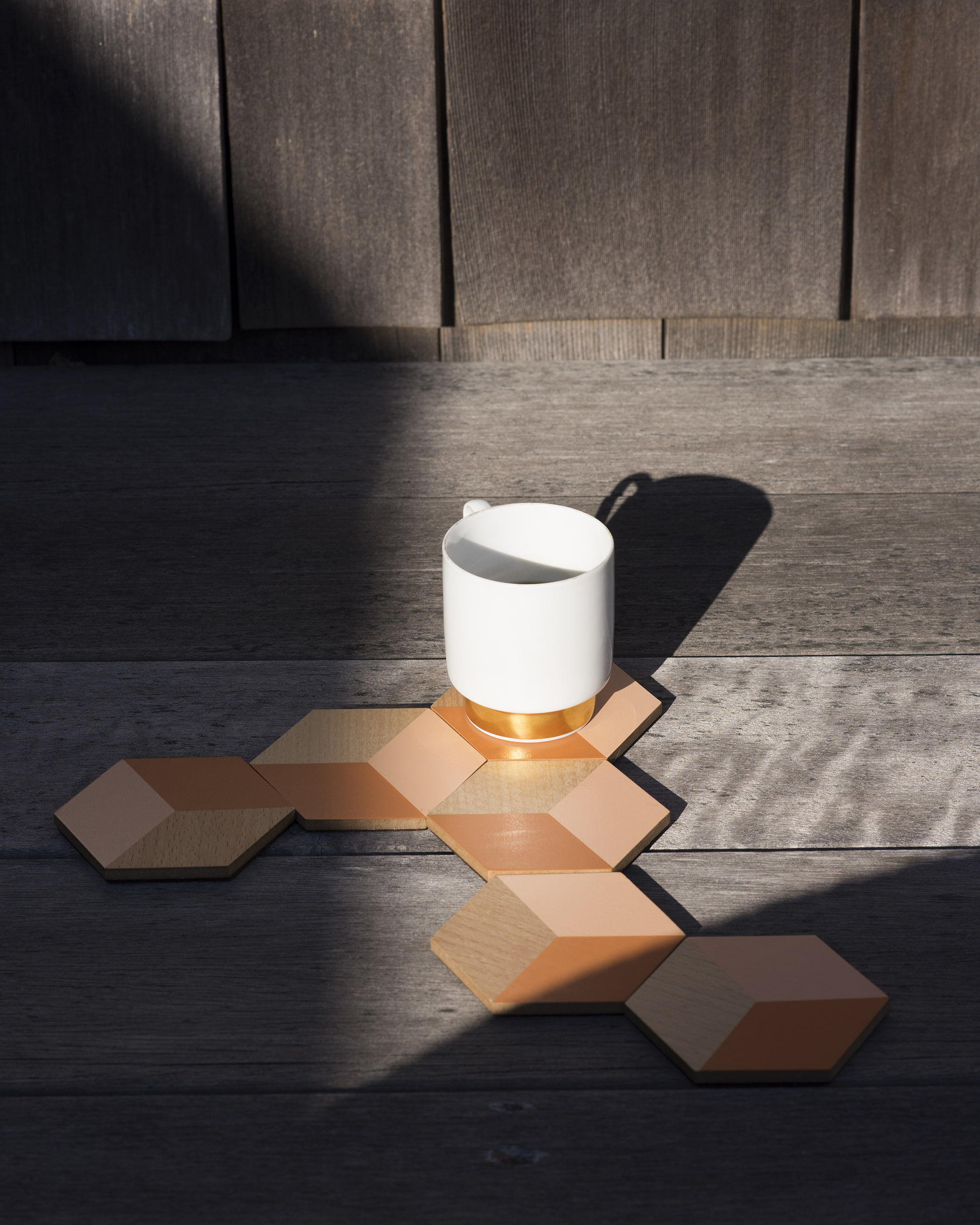 Bower Studio-牆面磁磚杯墊，依照自己的創意，排列出意想不到的圖案，增加生活情趣