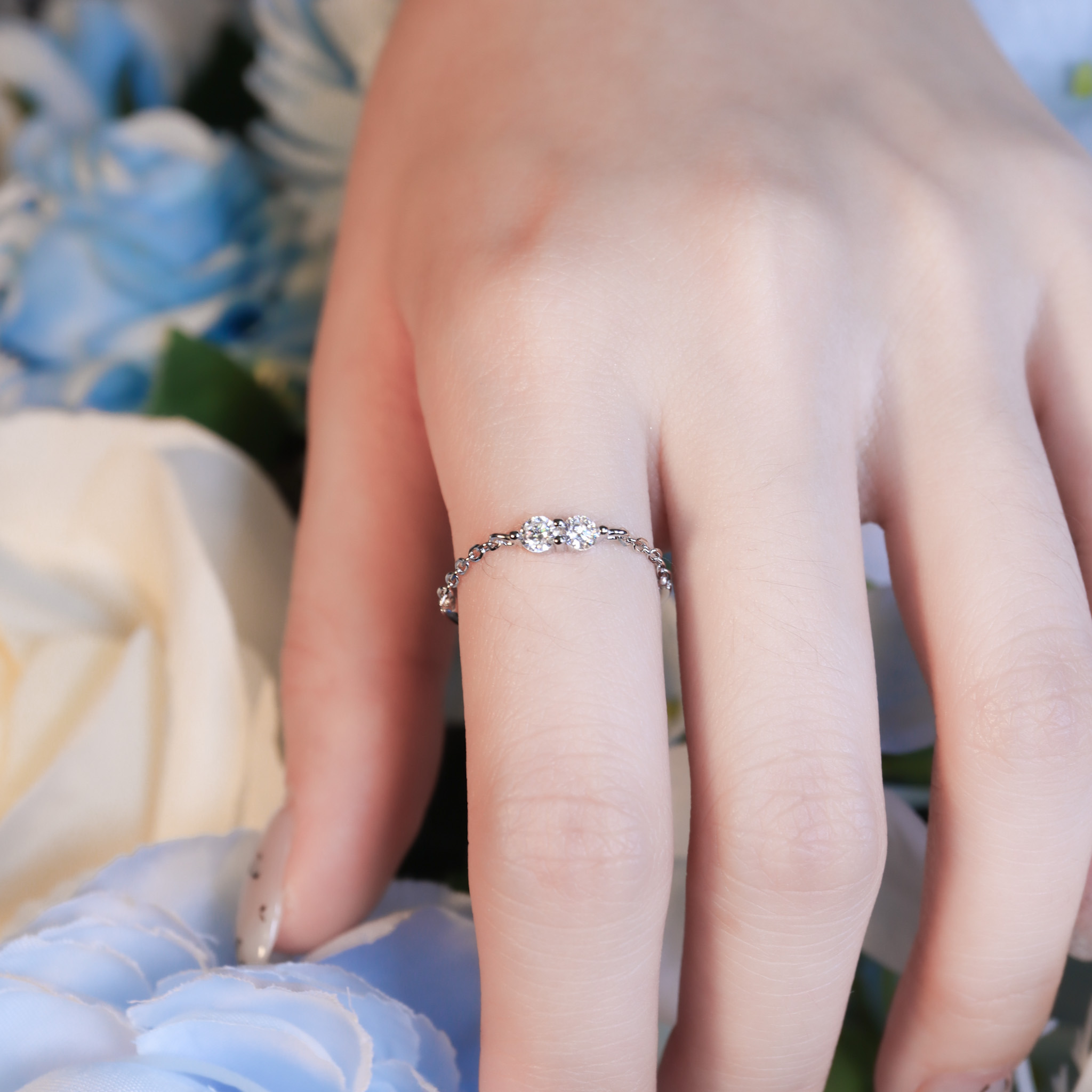 | 925純銀・厚鍍白金・莫桑石 | 鑽光下的我們戒指  | RI1055 |