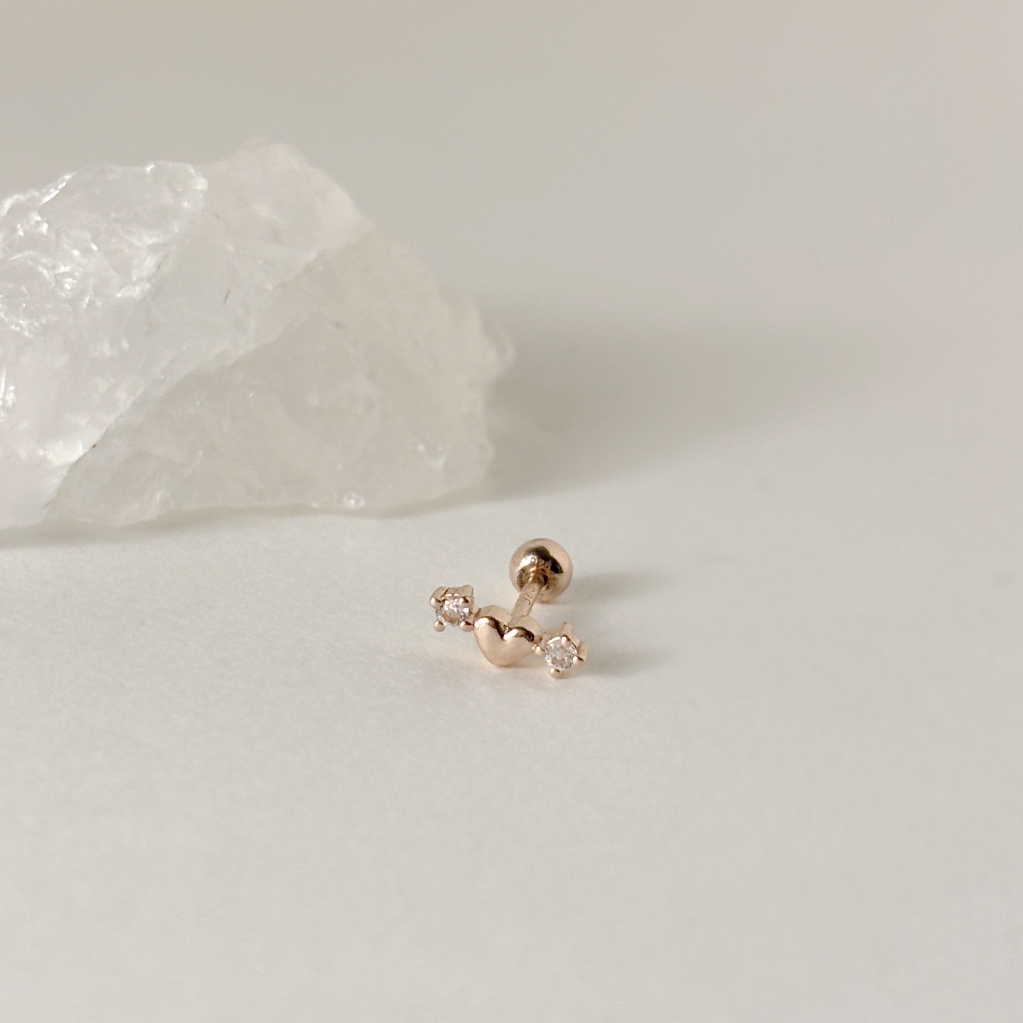 迷你澎澎愛心白托帕石轉珠耳環