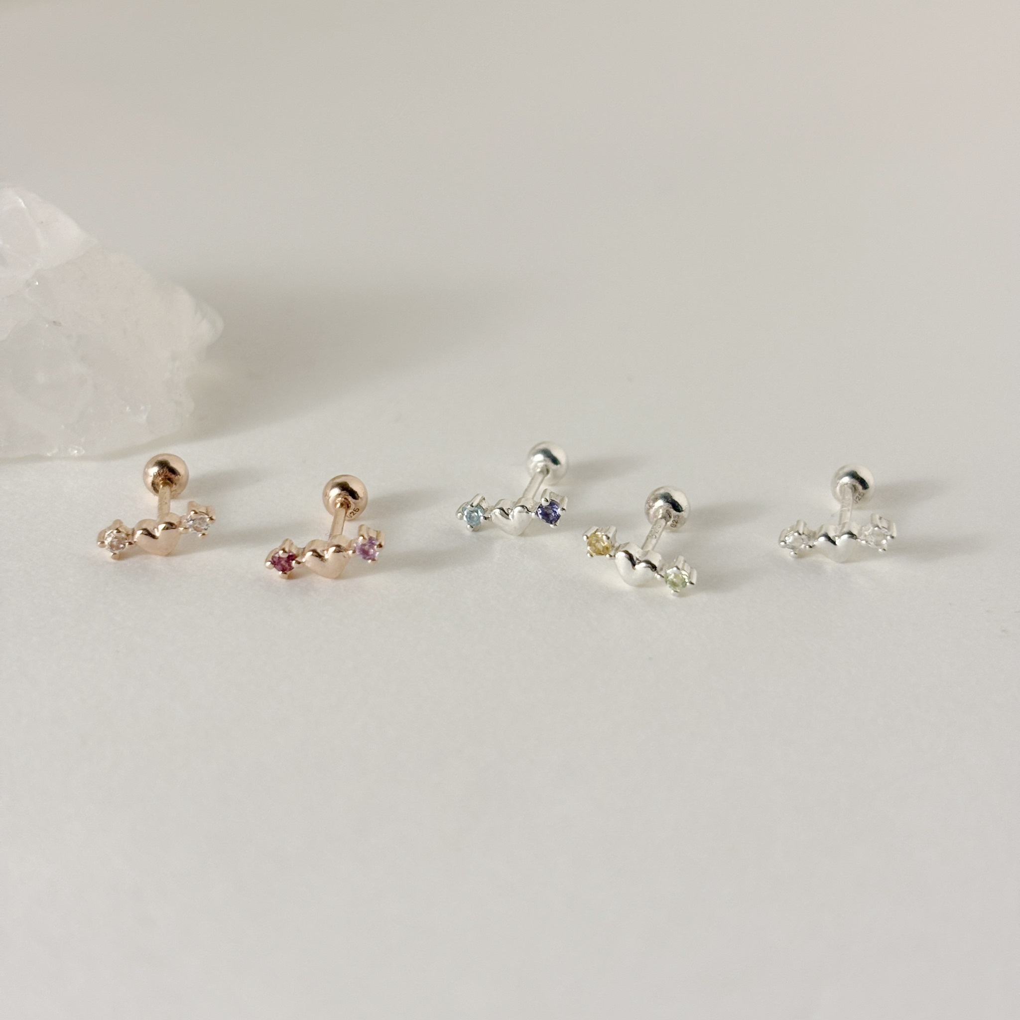 迷你澎澎愛心白托帕石轉珠耳環