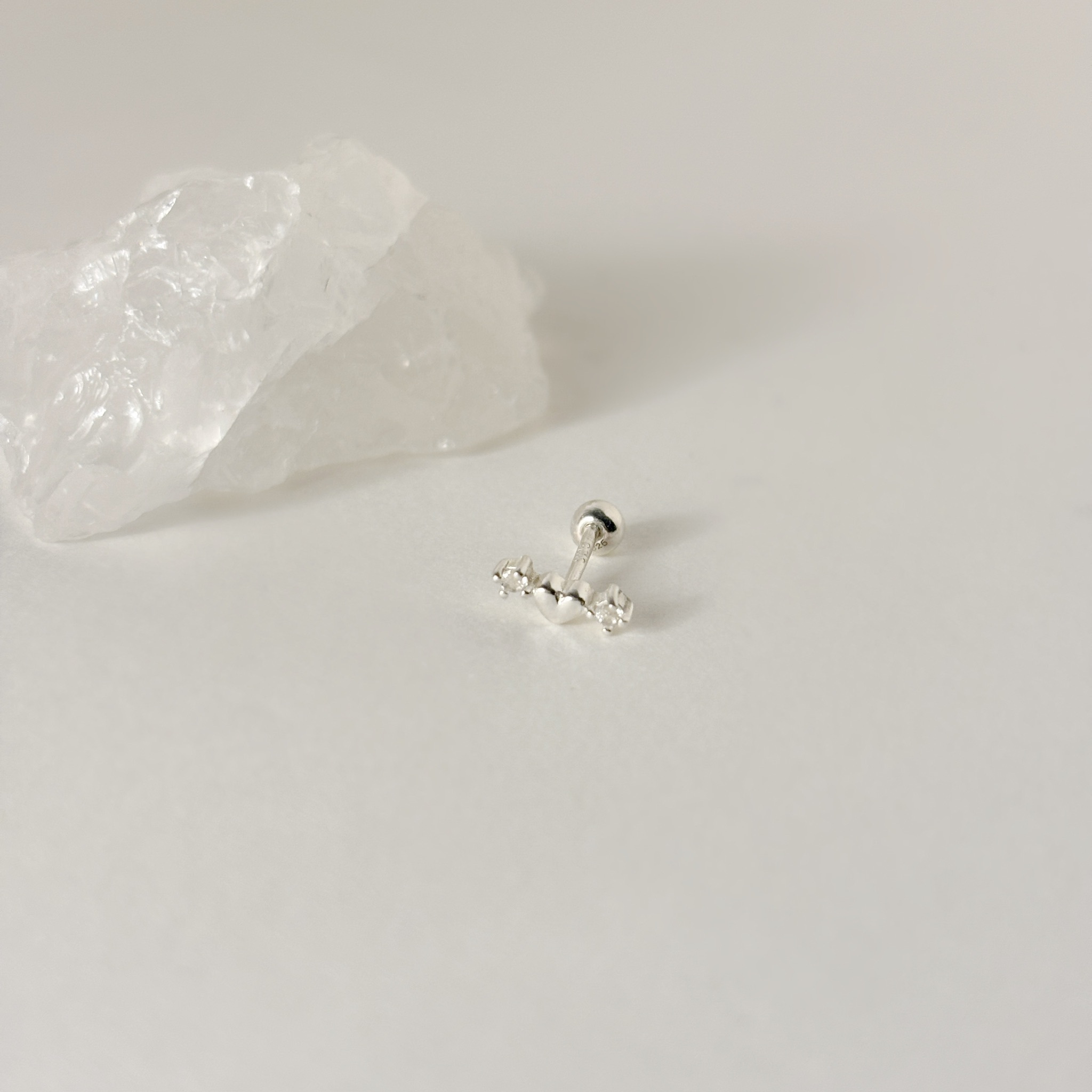 迷你澎澎愛心白托帕石轉珠耳環