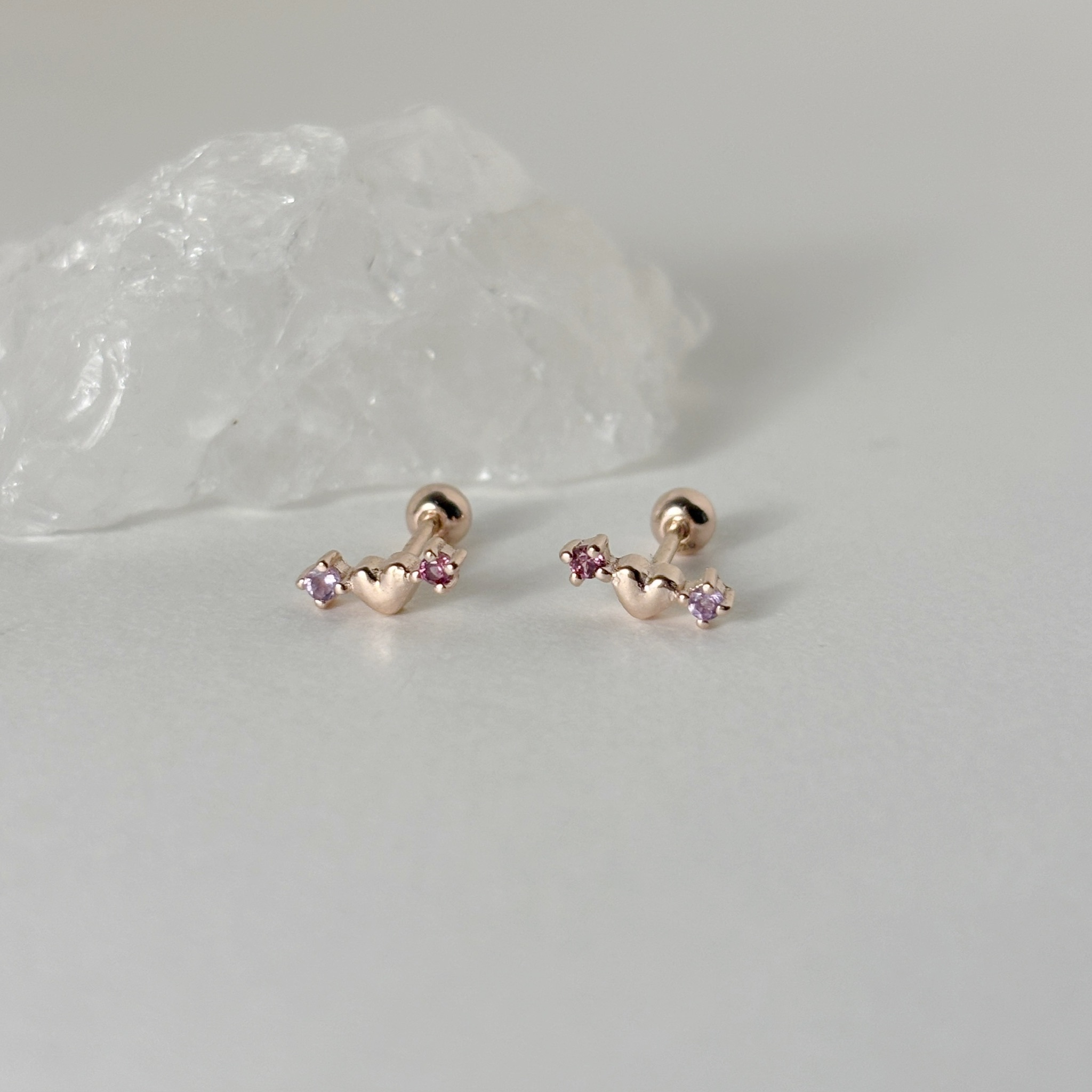 迷你澎澎愛心粉紫寶石轉珠耳環