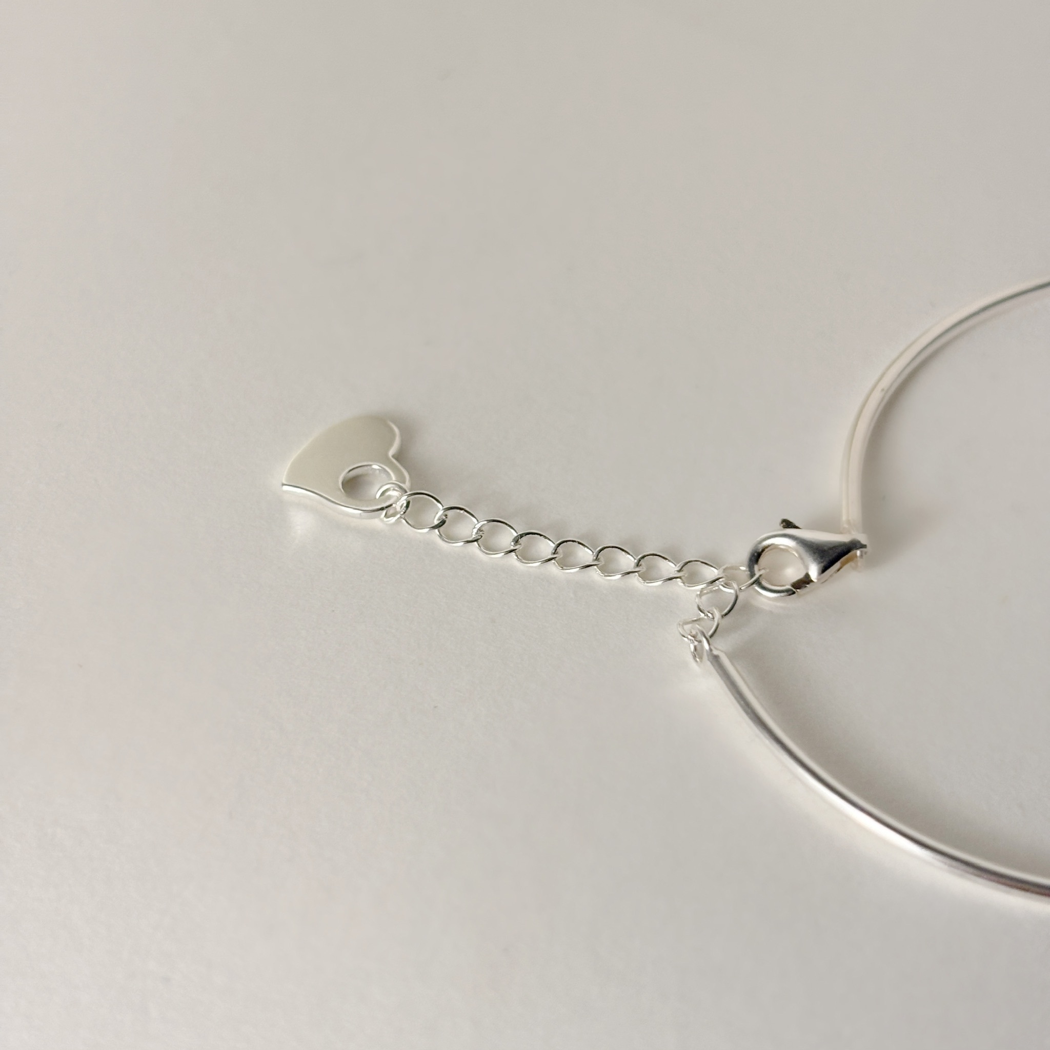 簡約澎澎愛心半硬式手鐲