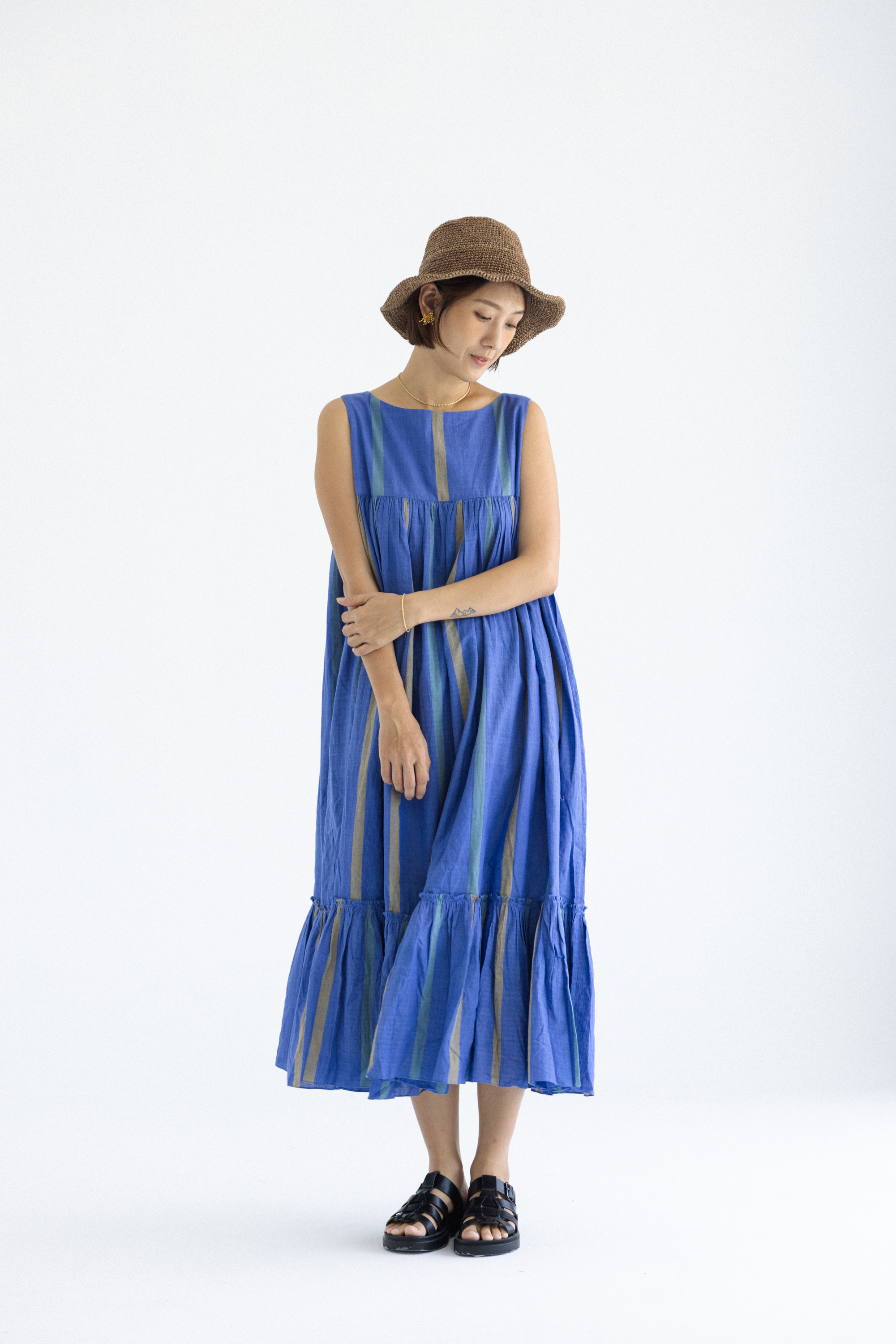 【karnam】湛藍手織布直條無袖洋裝