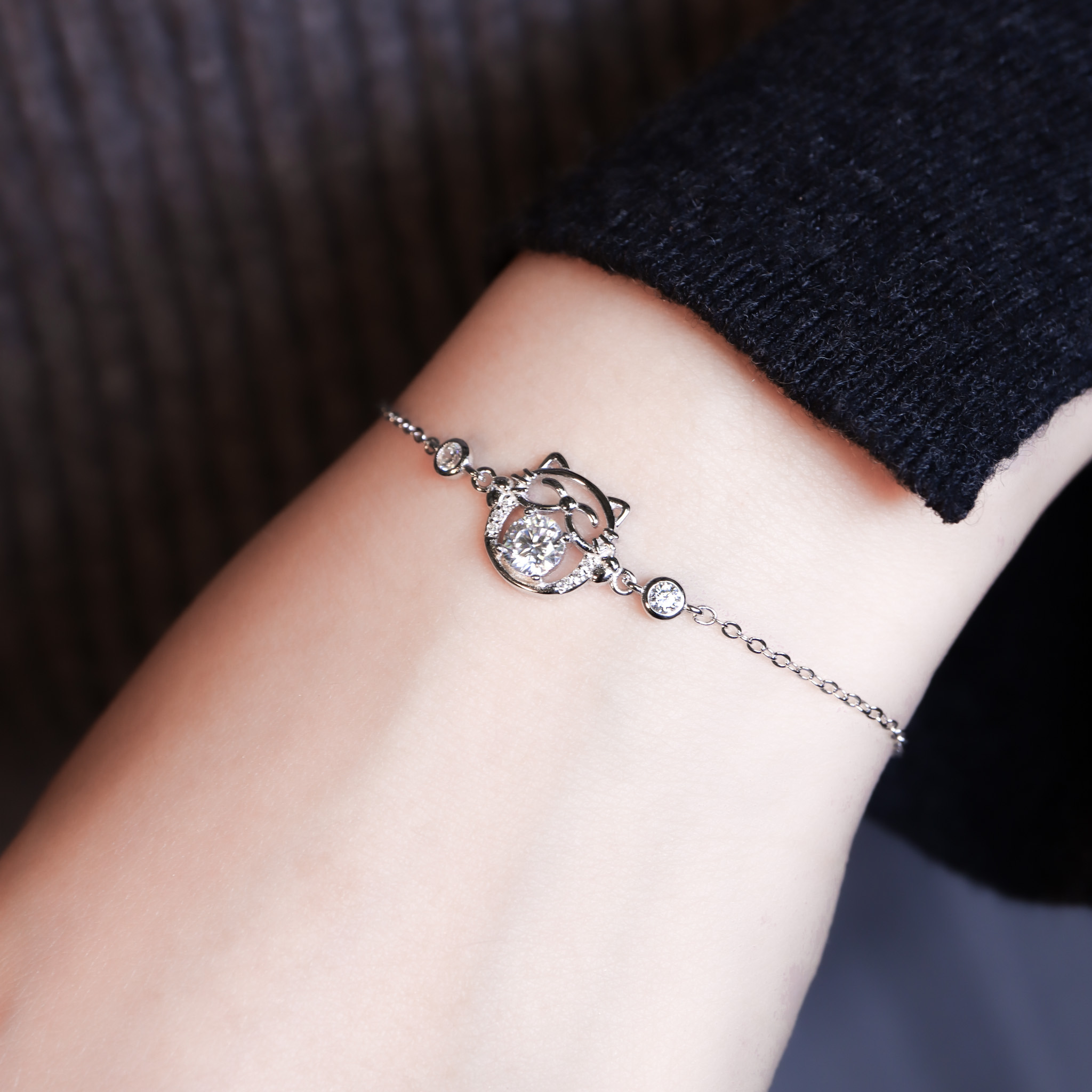 | 925純銀・ 厚鍍白金 ・莫桑石 | 鑽光喵趣招財手鏈 | BR1491 |