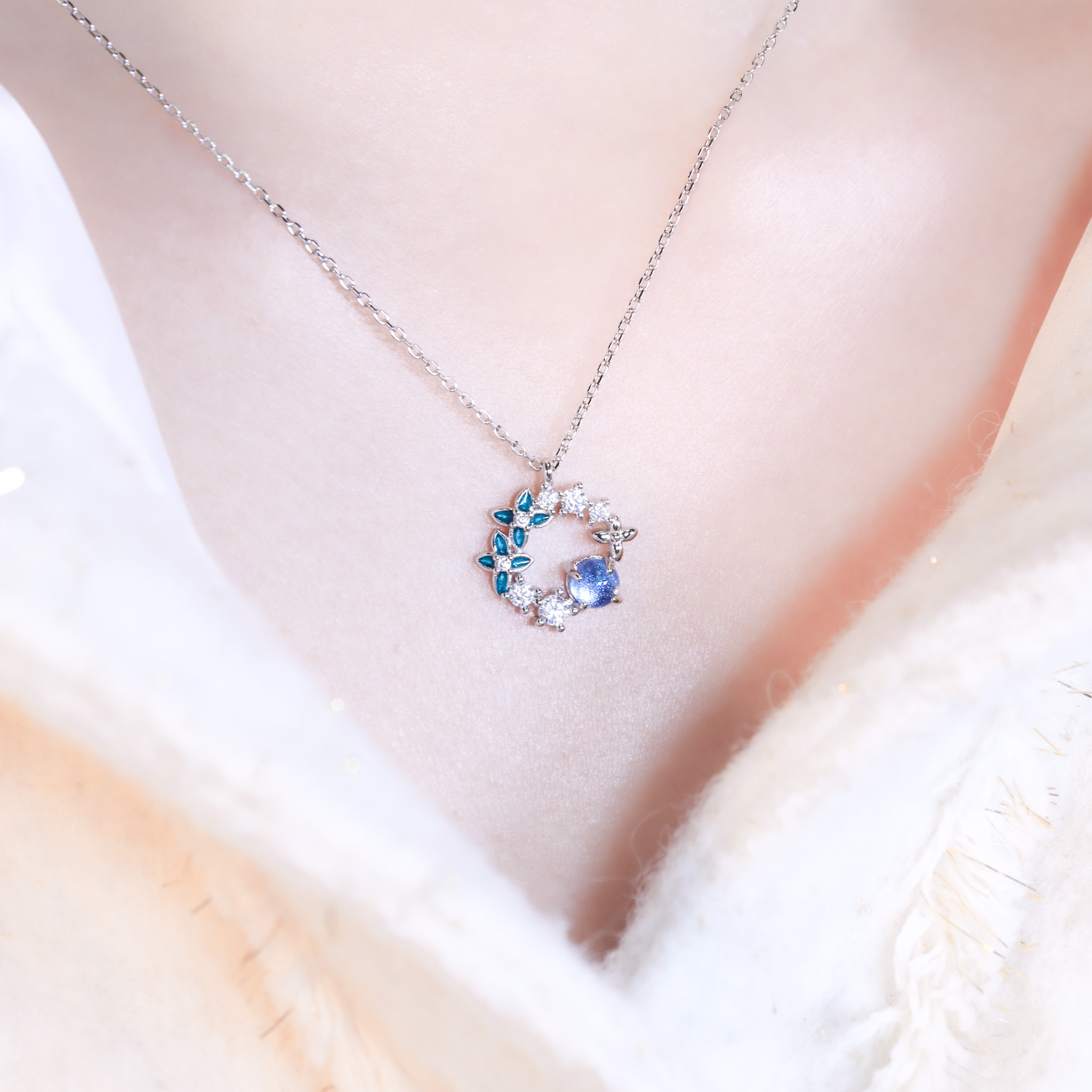 | 925純銀・厚鍍白金・琉璃 | 漫藍花期不朽項鍊 | NE1574 |