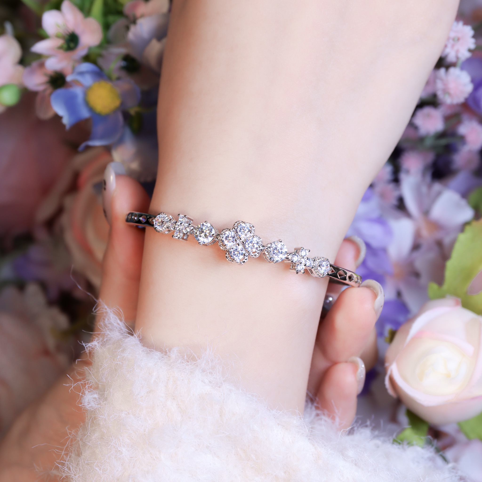 | 925純銀・ 厚鍍白金 ・莫桑石 | 鑽光極致幸福手鐲 | BR1504 |