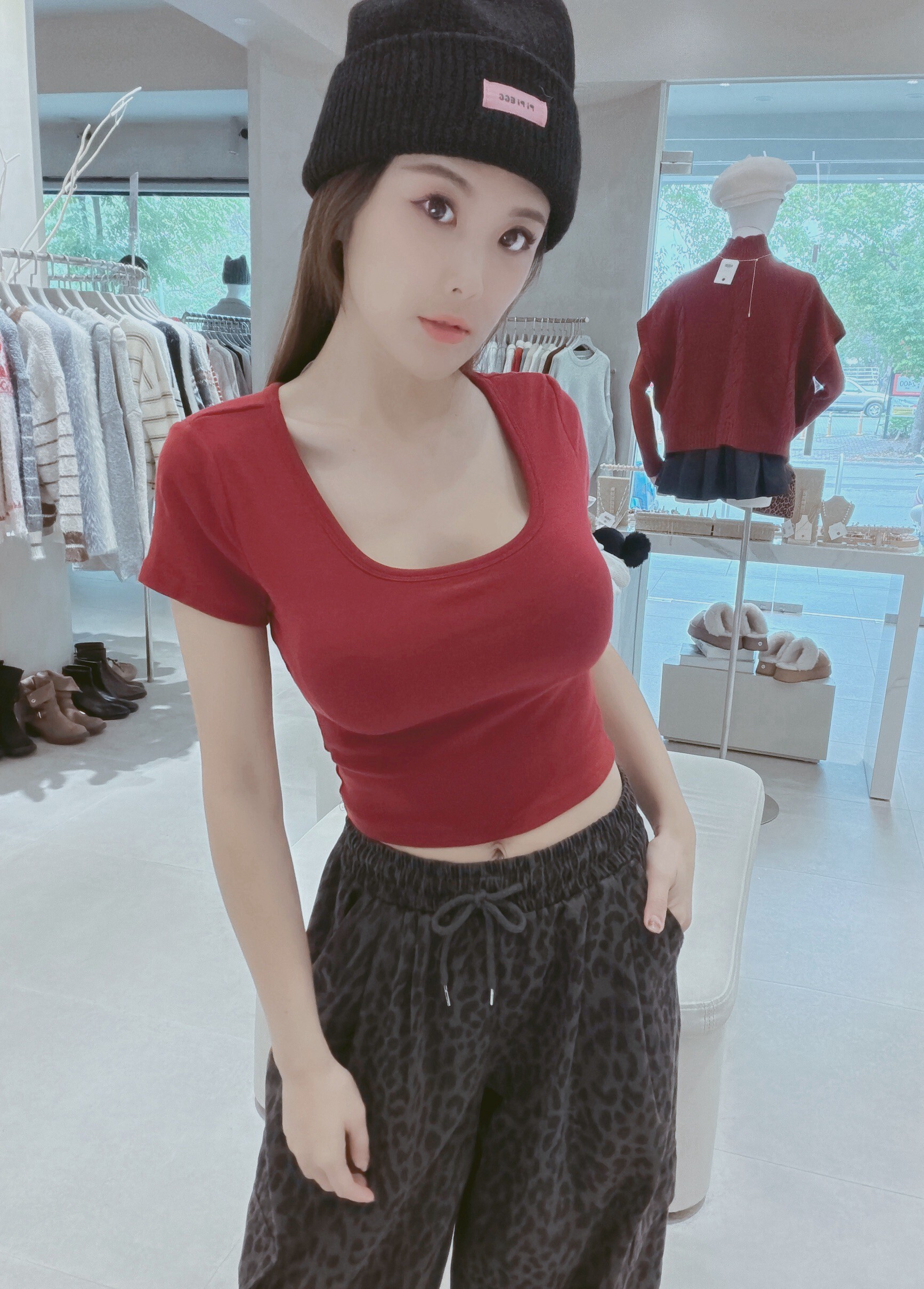 馬蹄領罩杯棉質短版衣