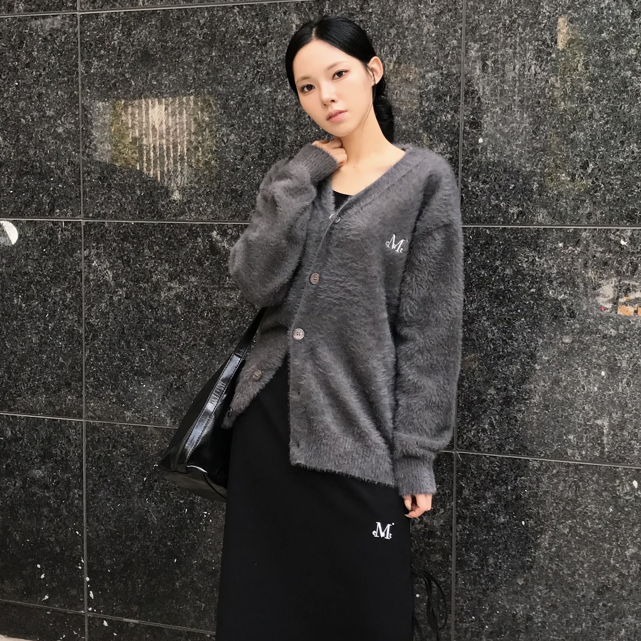 MUCENT 毛毛針織外套 V領開襟衫 胸前LOGO 三色 韓國代購 秋冬服飾 保暖