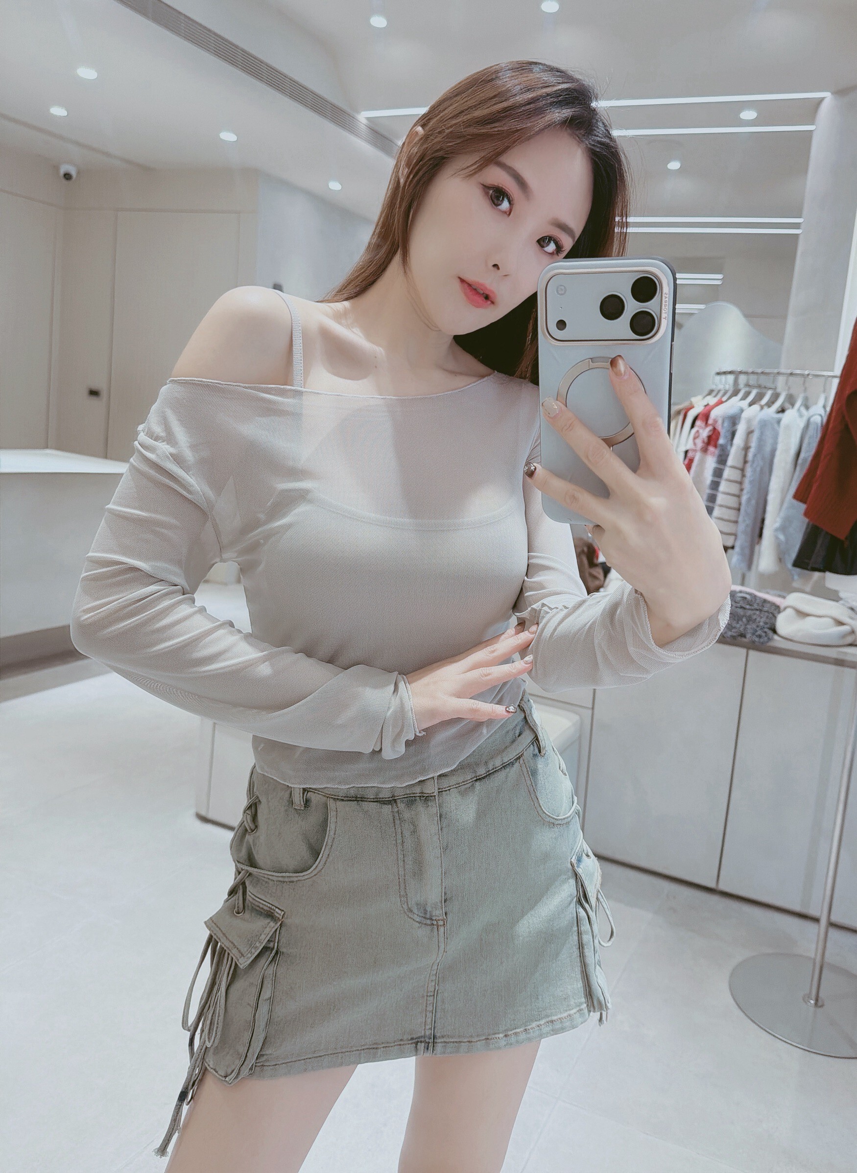 罩杯小可愛+捲邊透膚短版衣