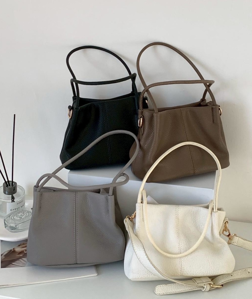 細背帶吸釦小方包