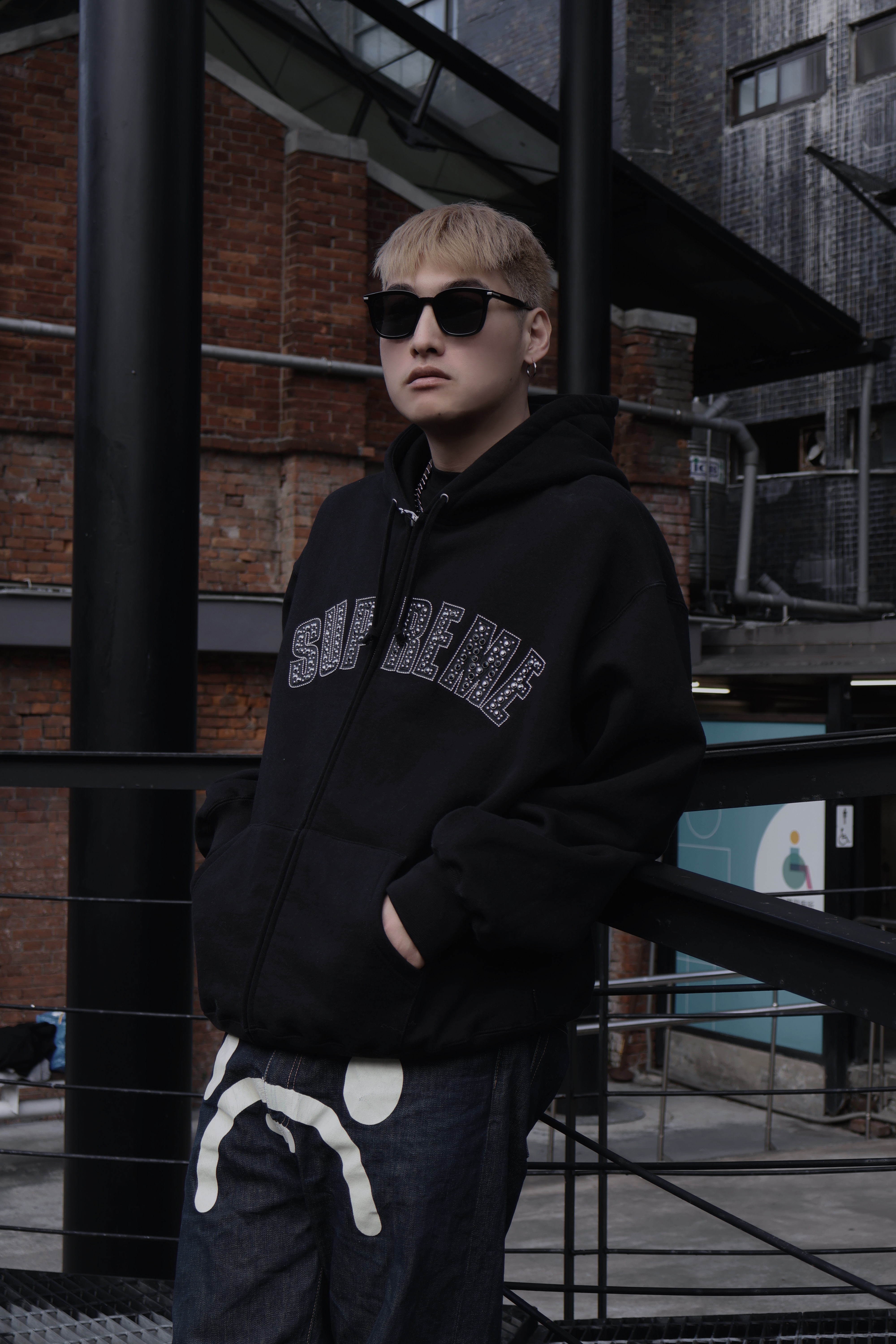 <快速出貨> Supreme 黑鑽連帽棉外套