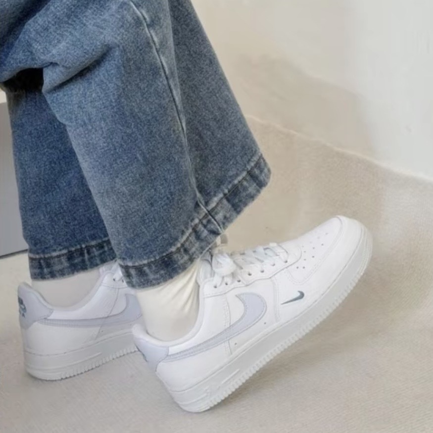 NIKE AIR FORCE 1 寶寶藍 蘇打 刺繡小勾 荔枝皮 休閒鞋 女鞋 HV2511-100