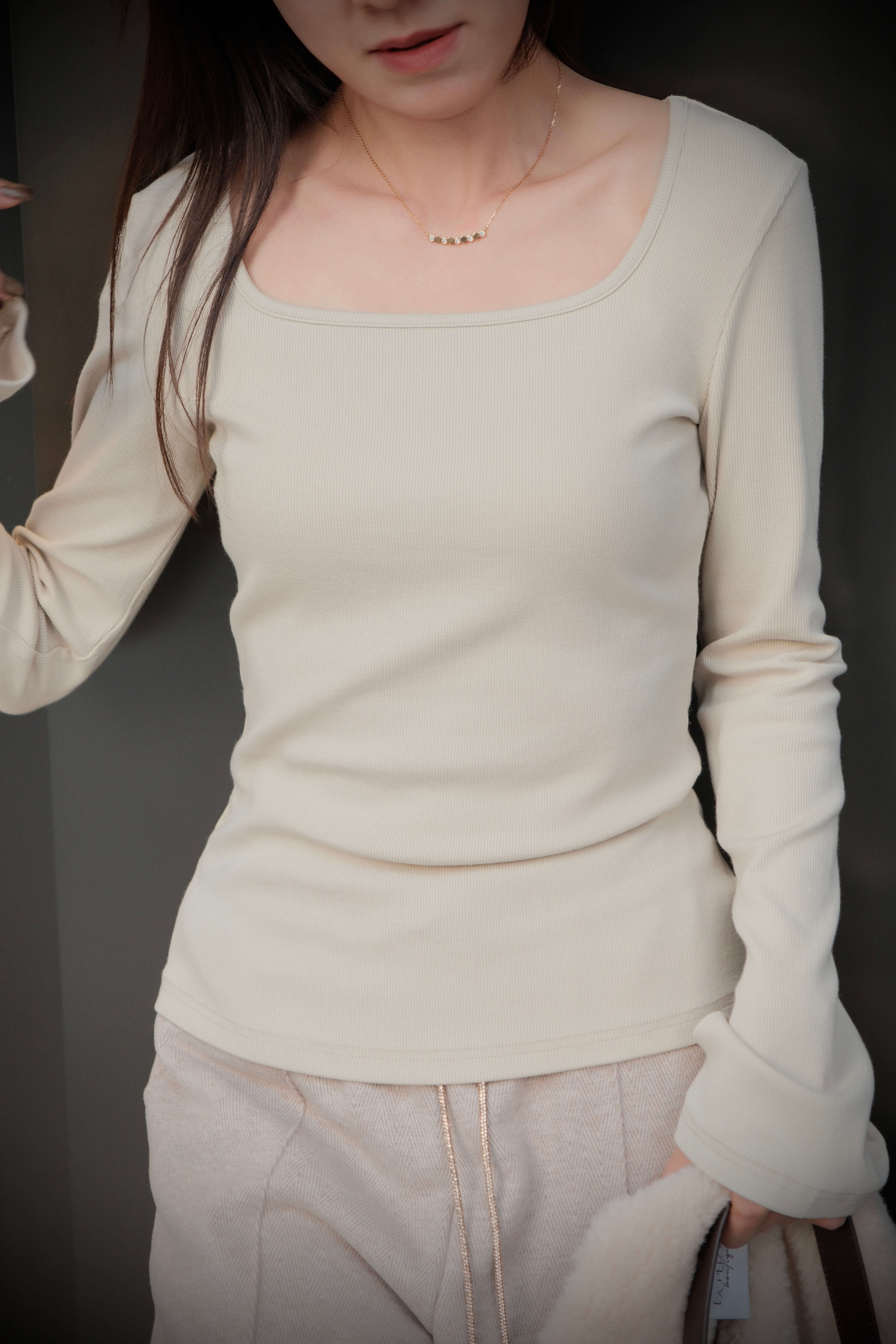 Flare Hem Sleeves Fitted Rib Top_TP2412L12B