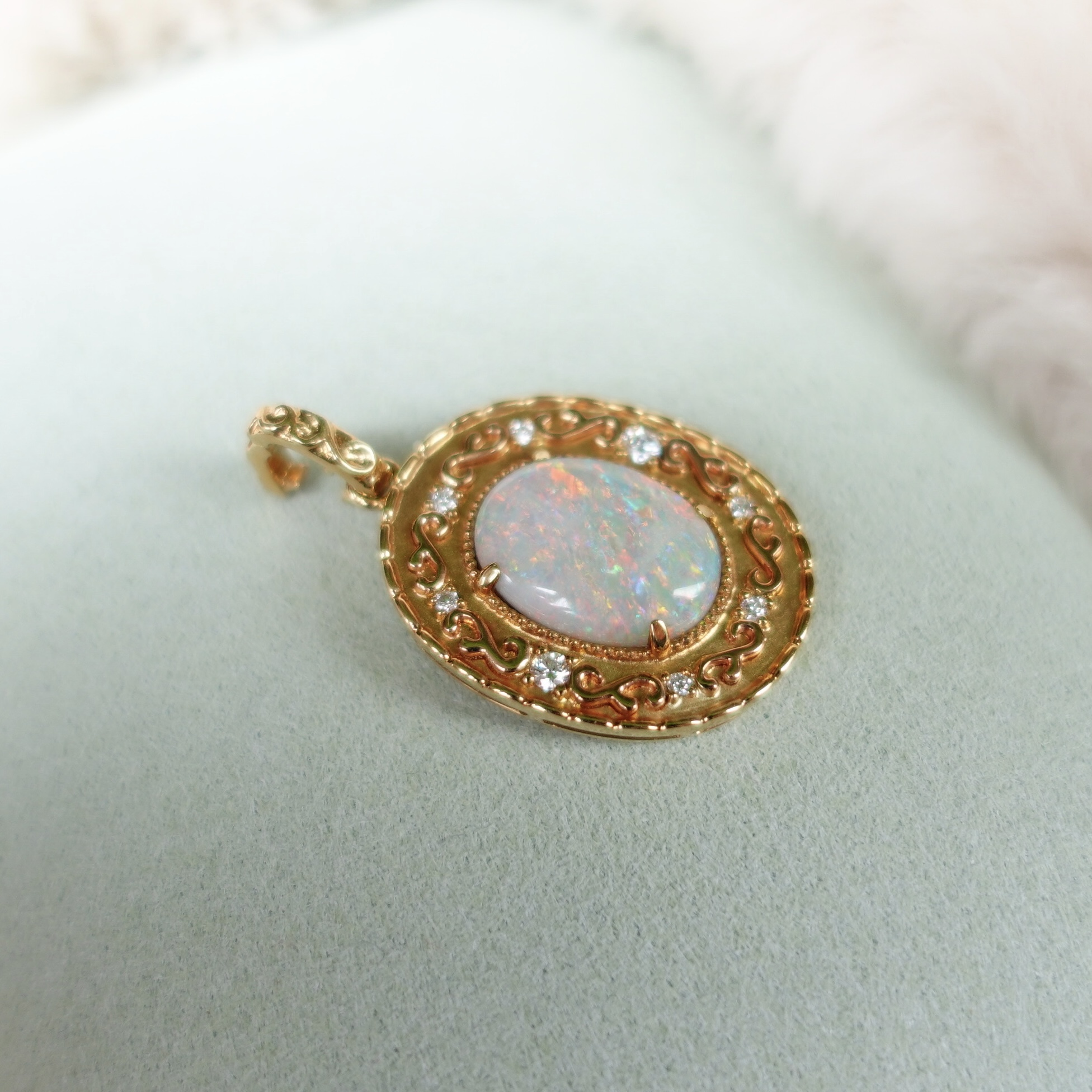 18K金澳洲Opal鑽石開口扣吊墜-浮雕