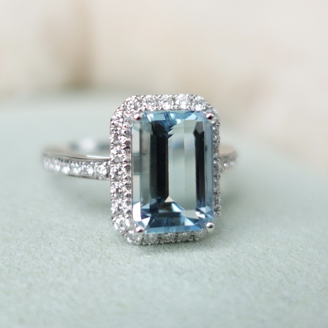 2.36ct海藍寶18K金鑽石戒指 (帶GUILD證書)