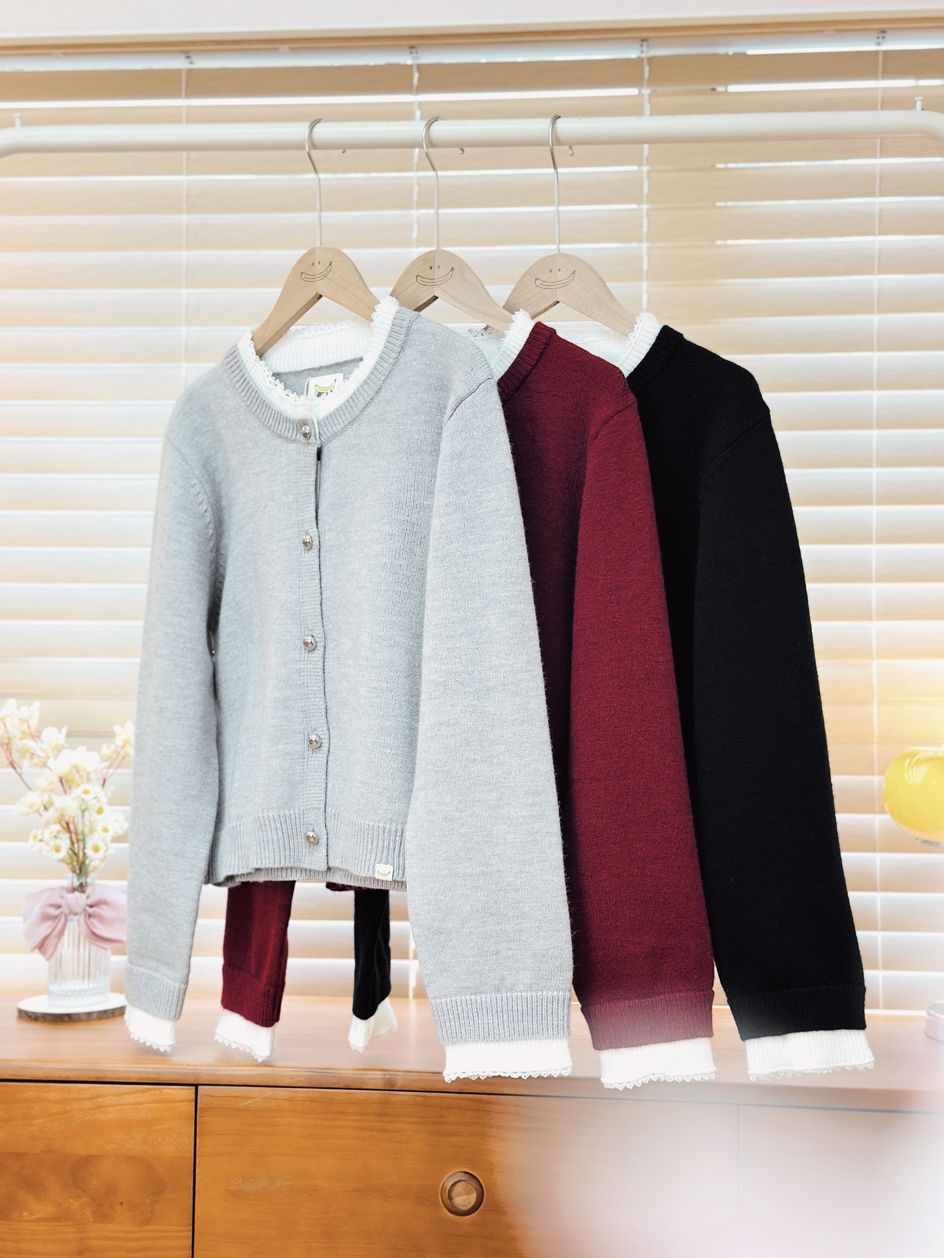 三色 / 銀扣拼色包邊綿羊絨外套 / Silver Buttons Lace Trim Cashmere Cardigan