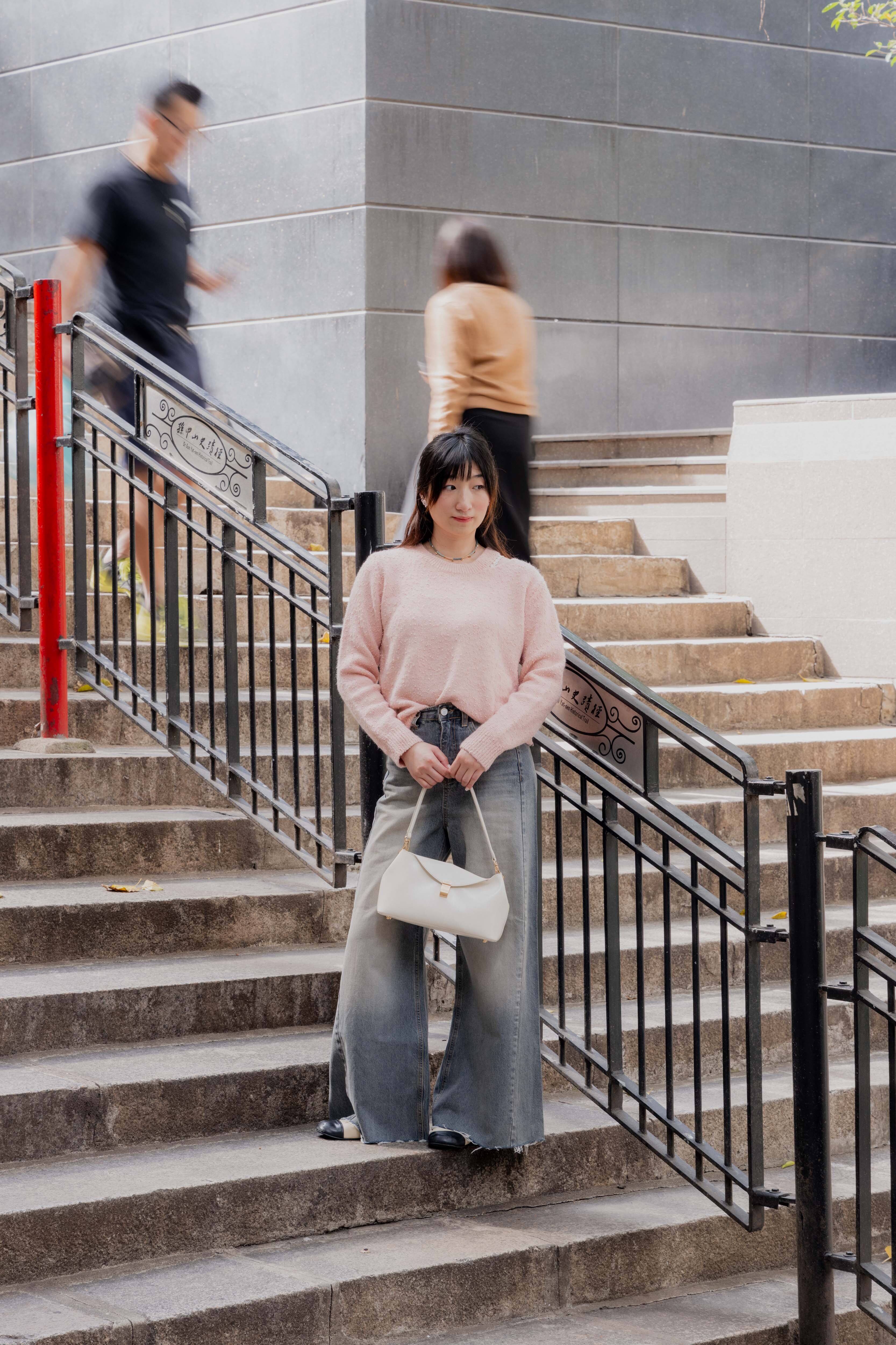 浮雕蕾絲微粒針織 鬆弛感短衫