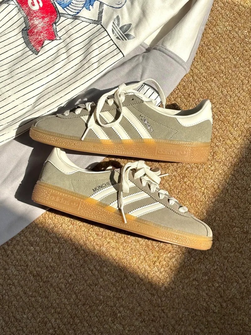 KTQ STORE ‧ Adidas Originals Muenchen 銀灰石 白色 女款 復古 低筒 麂皮鞋 JS3990