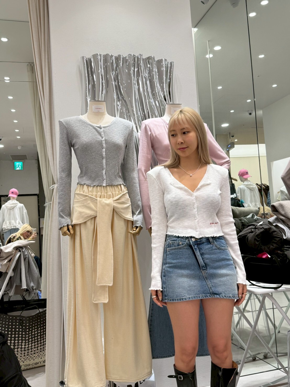 IS5516 木耳邊鈕扣上衣 *特價* (優惠碼同充值購物金不適用)