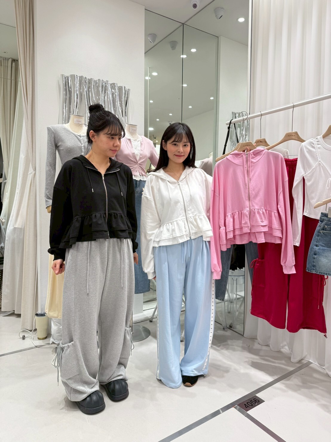 IS5503 裙擺拉鍊外套 *特價* (優惠碼同充值購物金不適用)