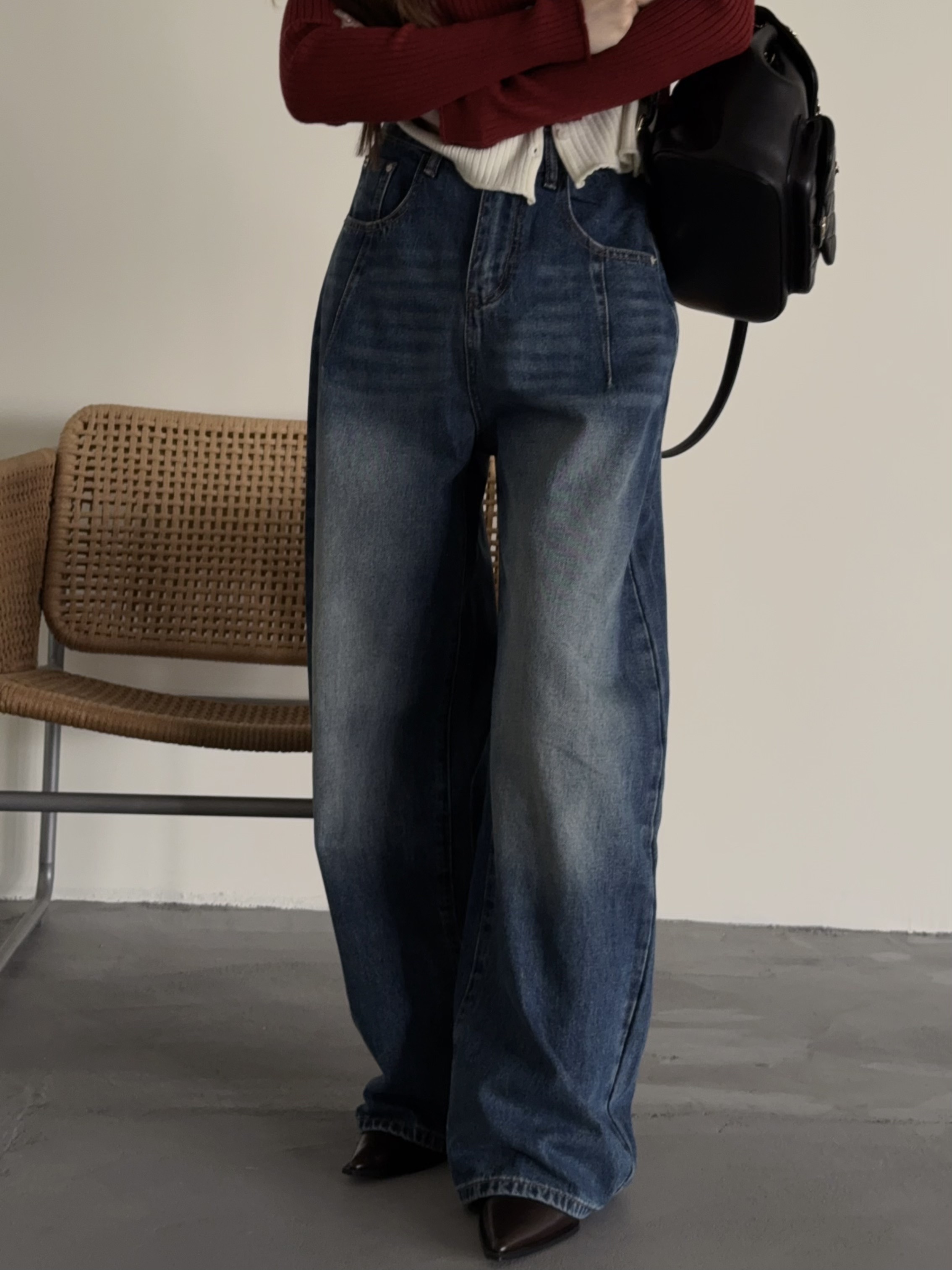 縫線設計牛仔彎刀褲