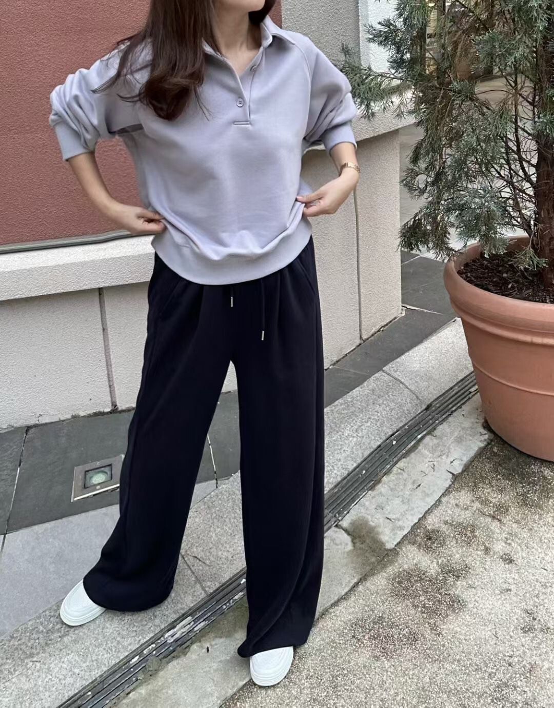 休閒女子翻領同色系排釦澎澎袖上衣 / 2色