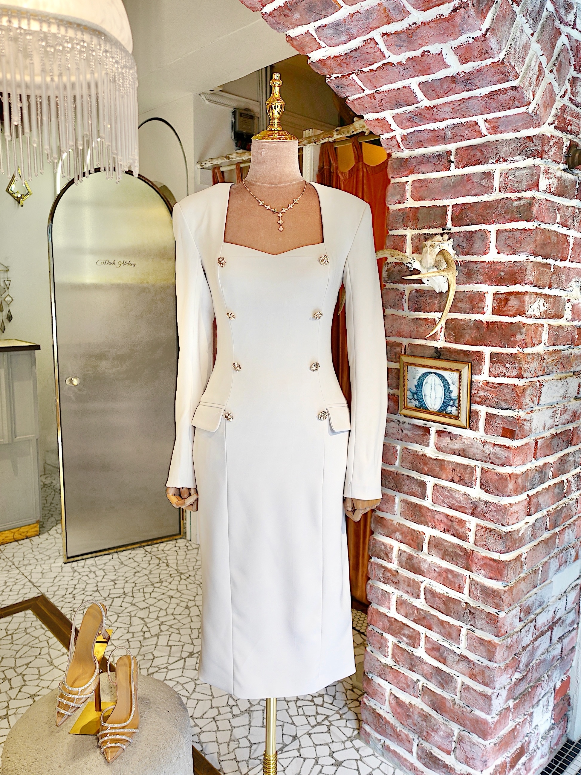 Cream White奶油白色桃心領金鈕釦Dress